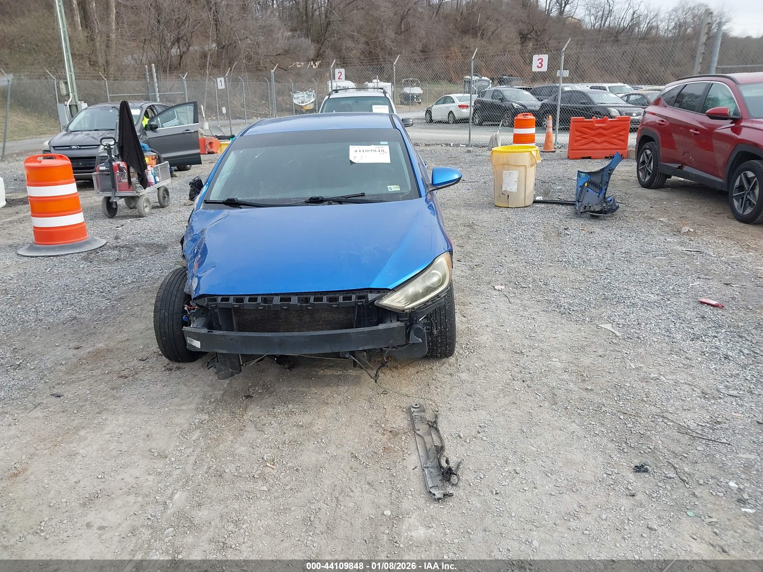 HYUNDAI ELANTRA image 6