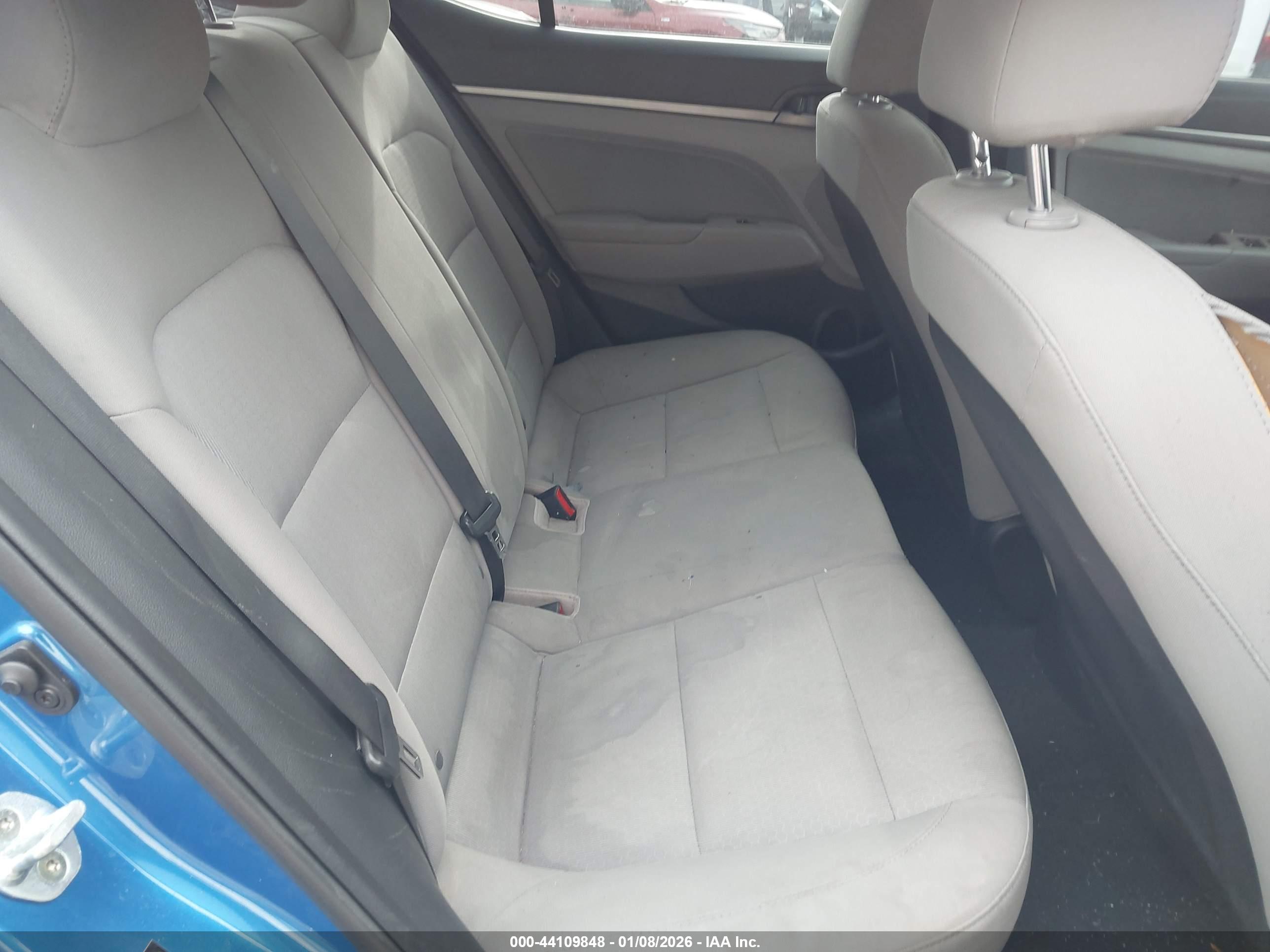 HYUNDAI ELANTRA image 8