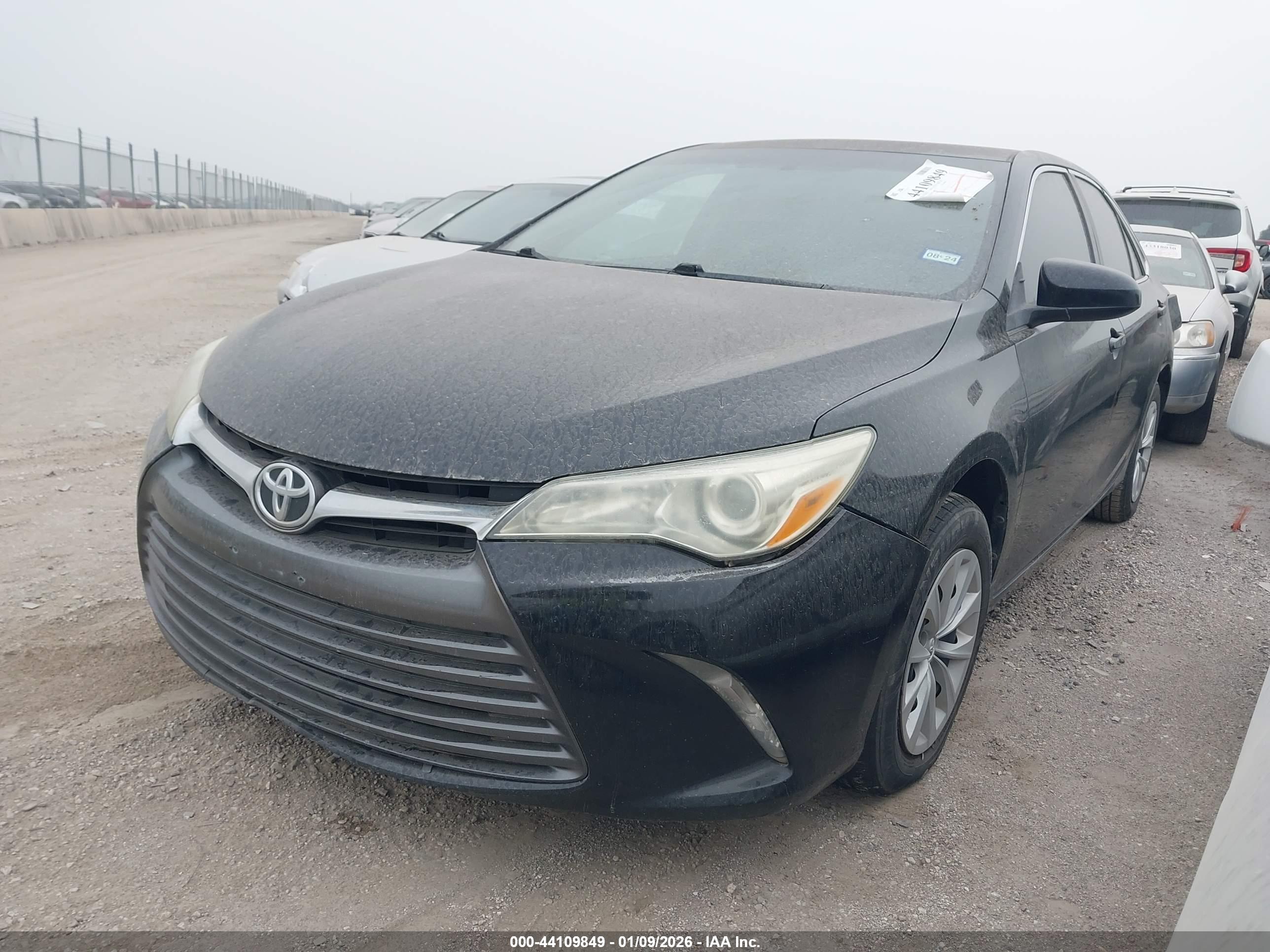 TOYOTA CAMRY image 2