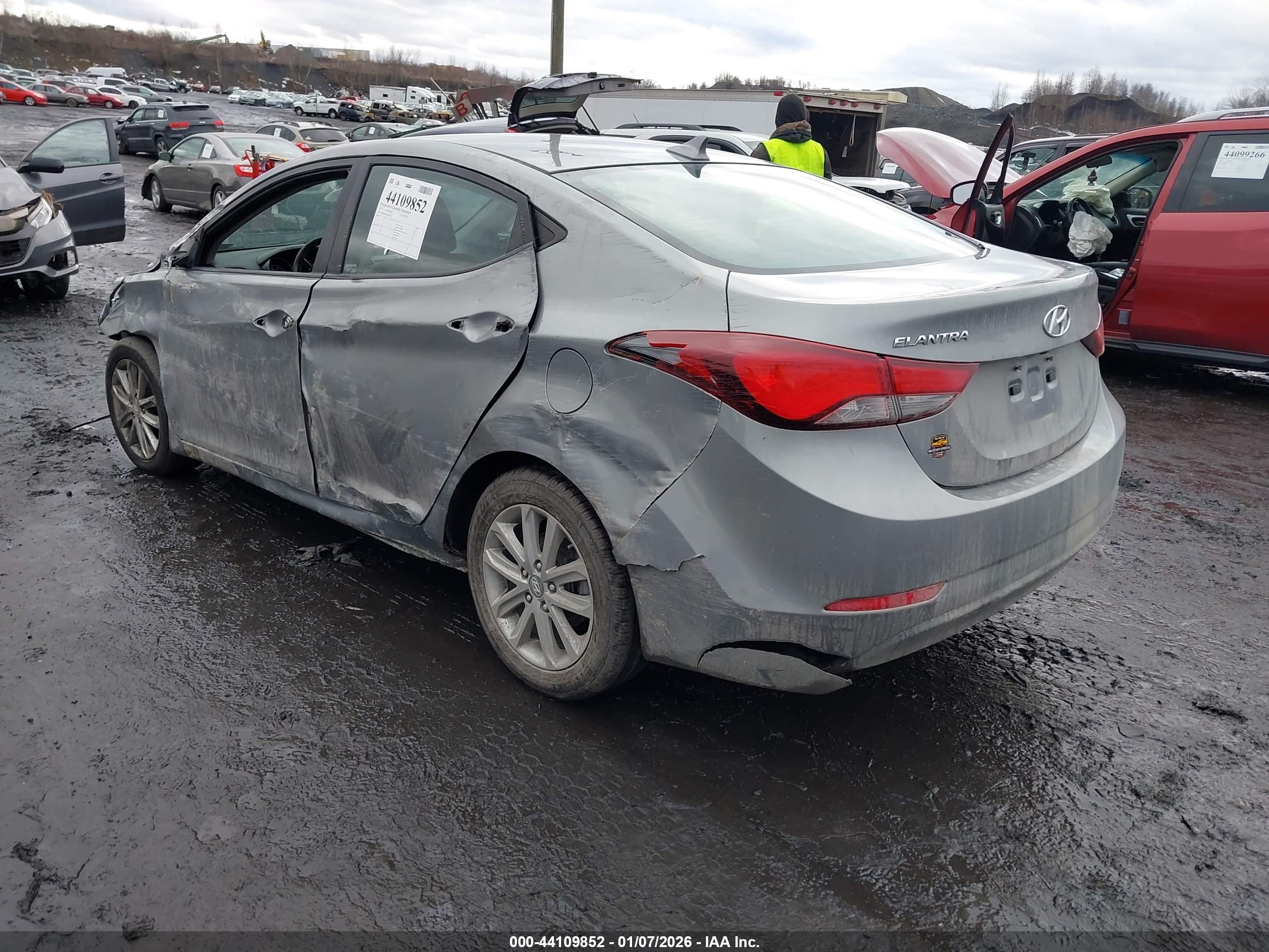 HYUNDAI ELANTRA image 3