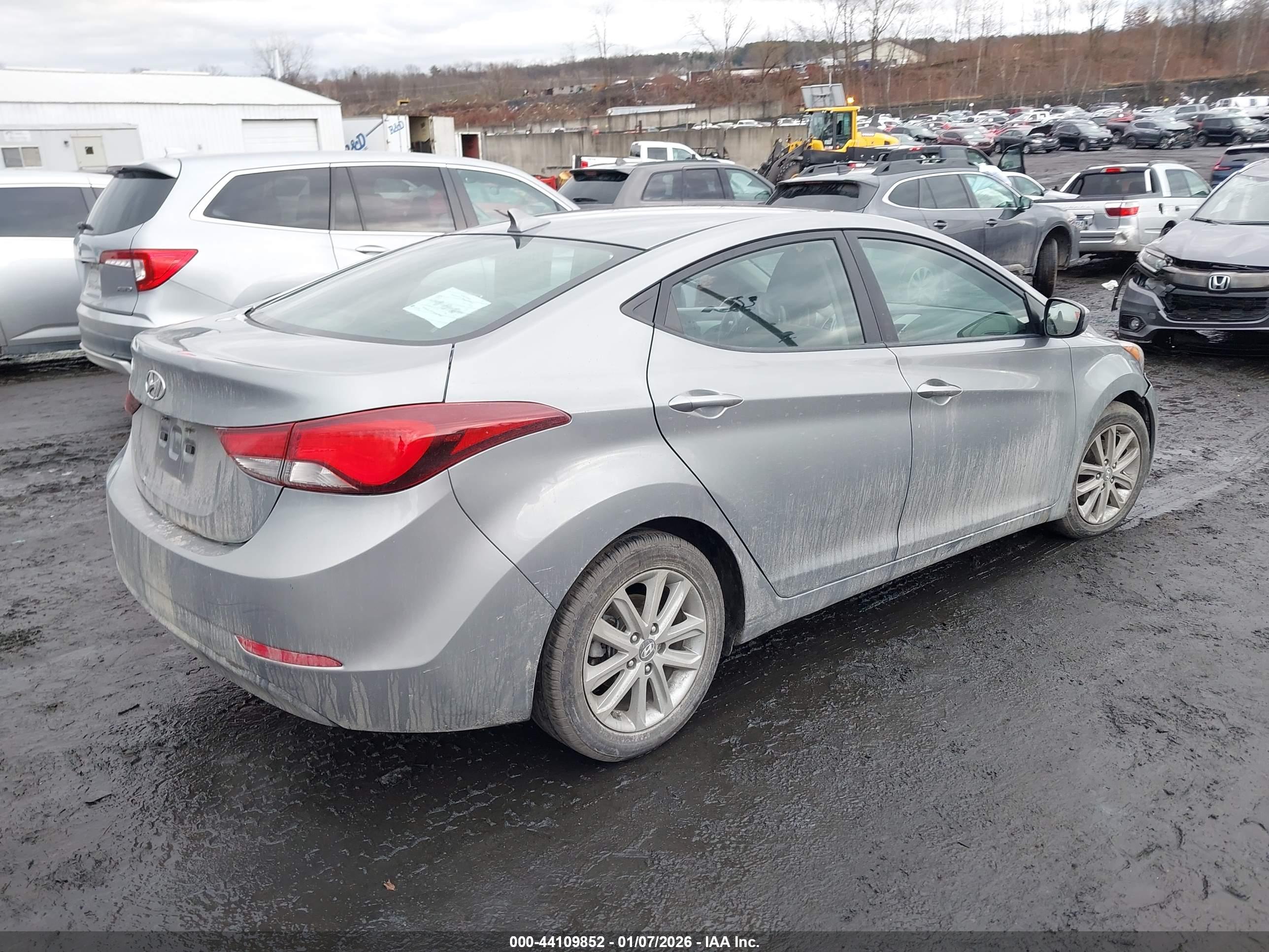 HYUNDAI ELANTRA image 4