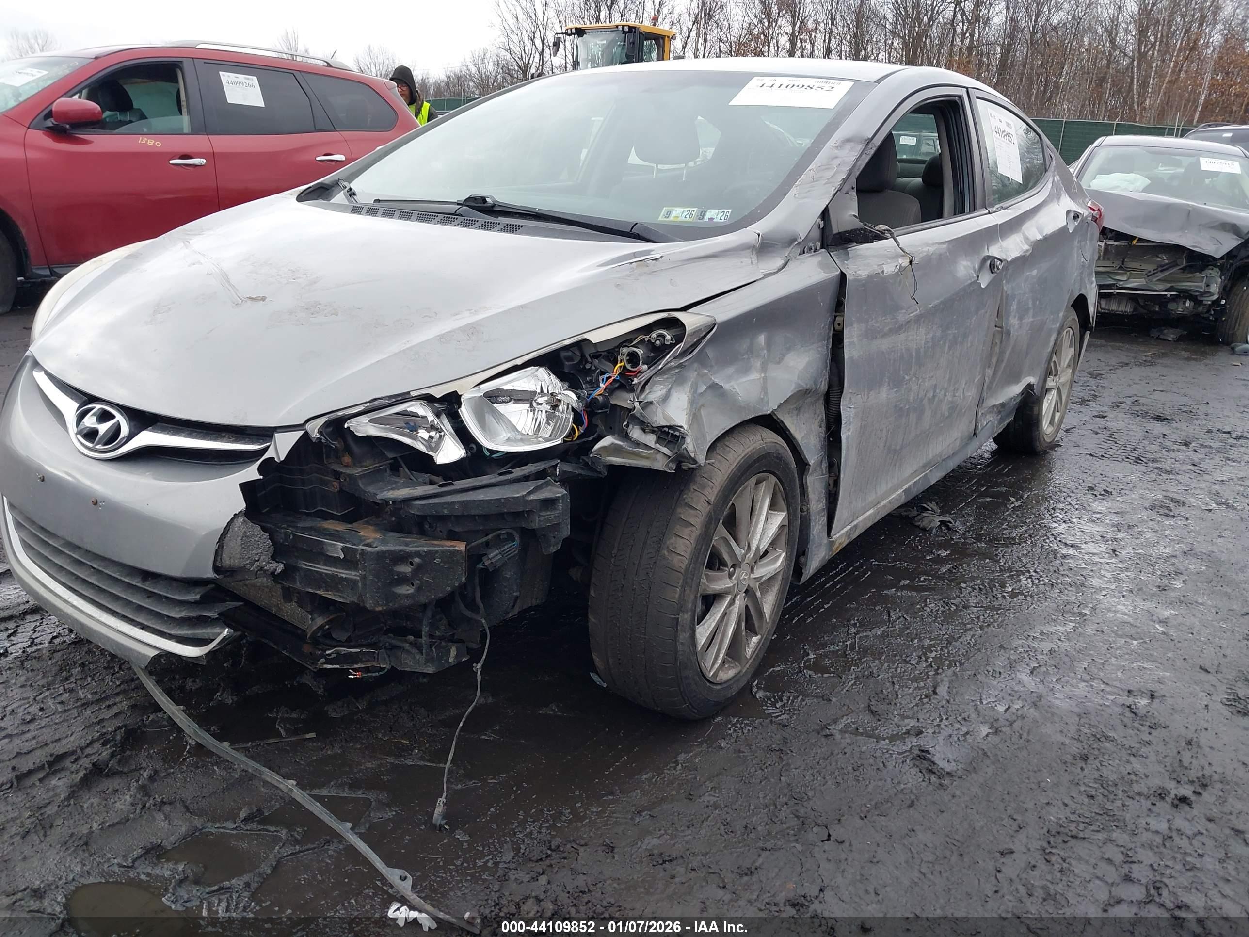 HYUNDAI ELANTRA image 6