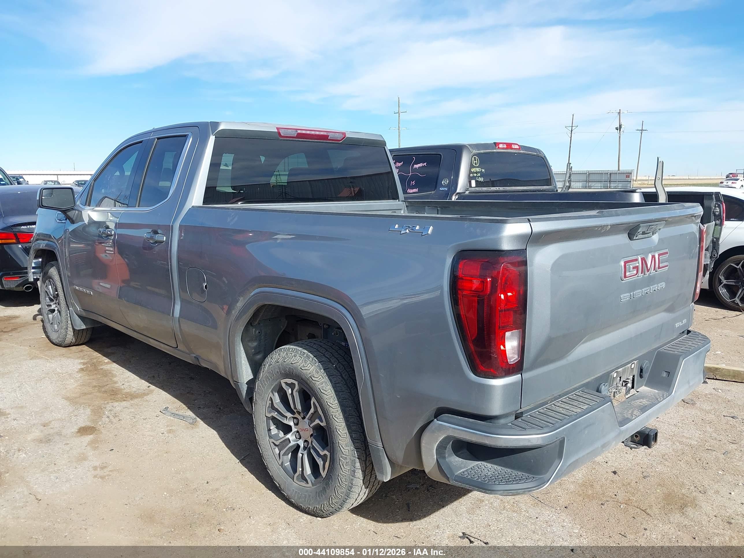GMC SIERRA image 3