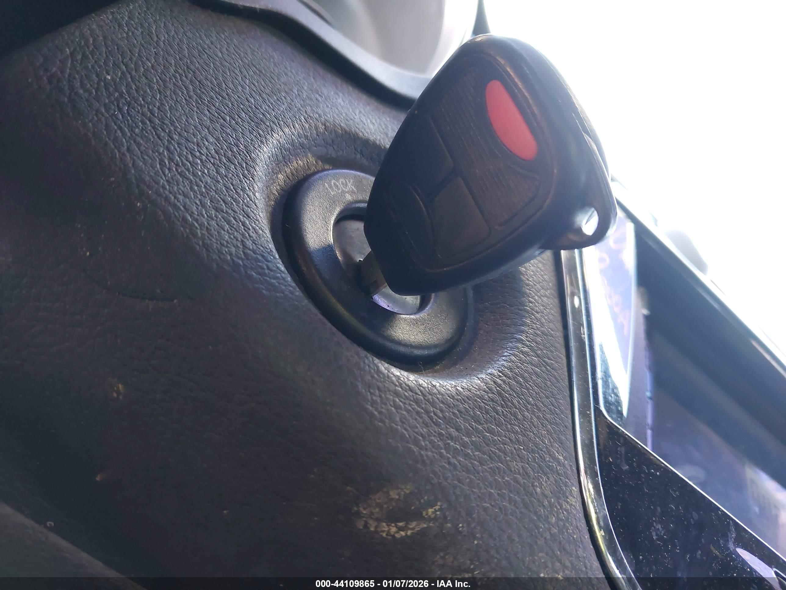 CHRYSLER 200 image 11