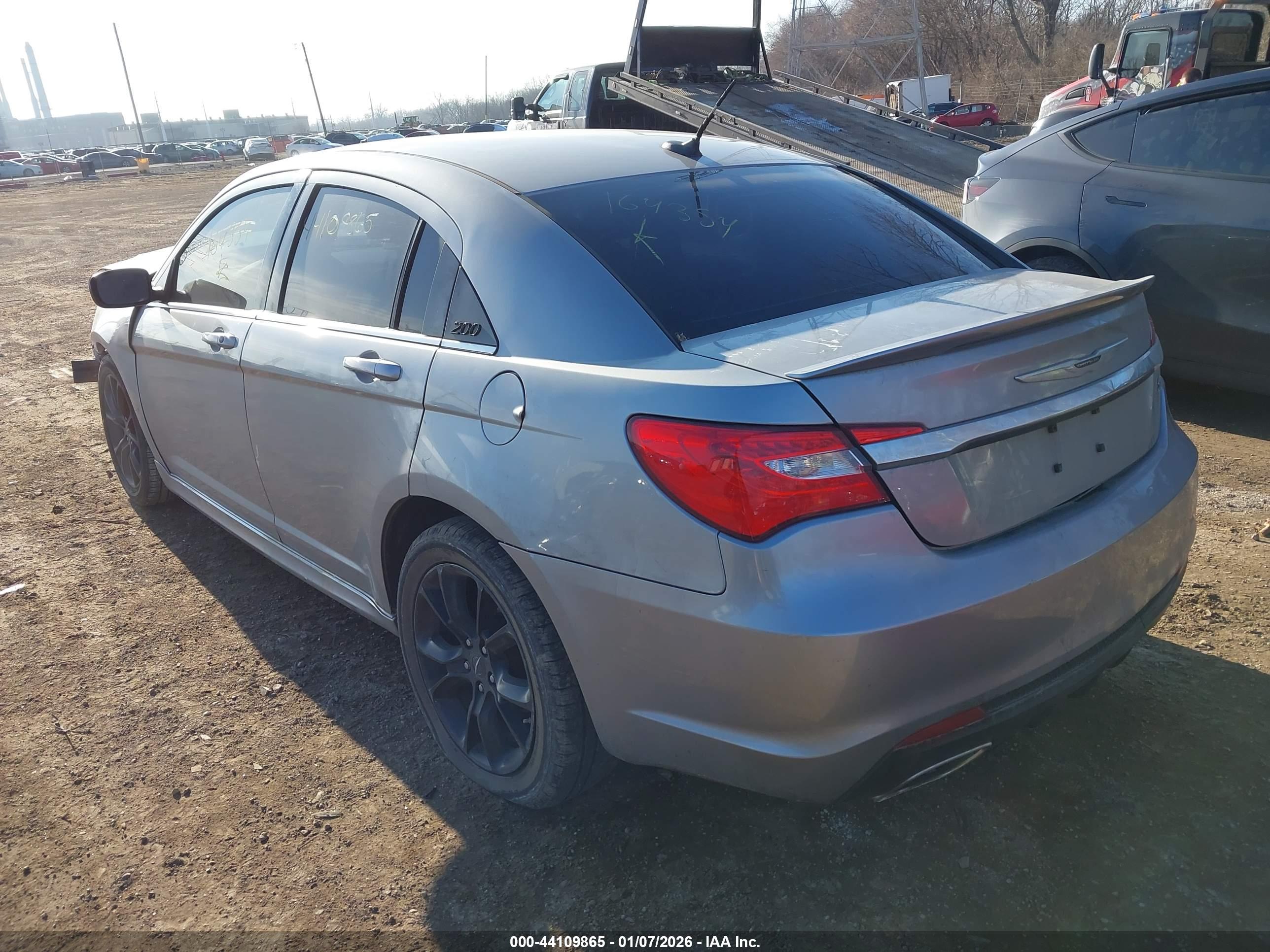 CHRYSLER 200 image 3