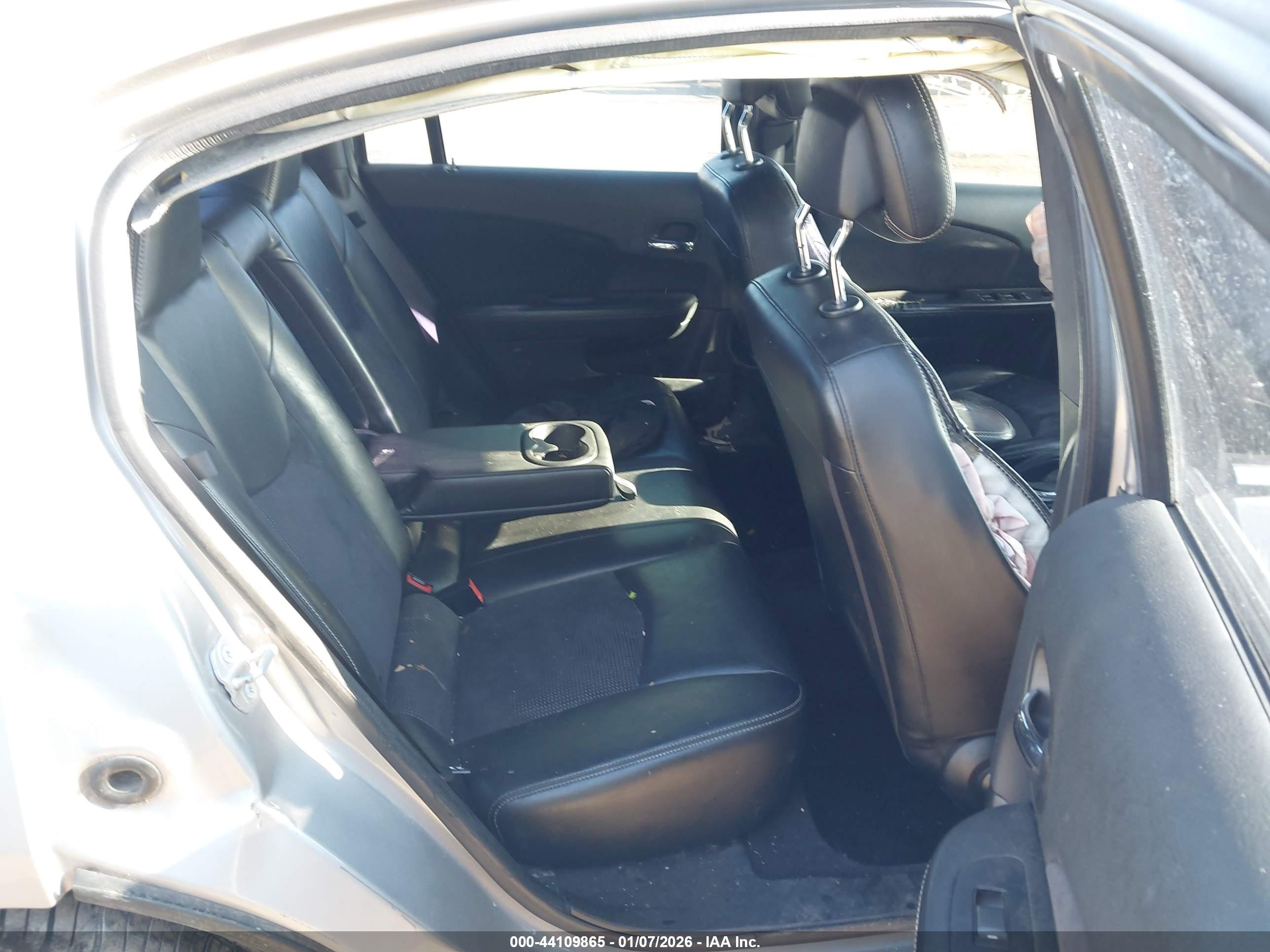 CHRYSLER 200 image 8