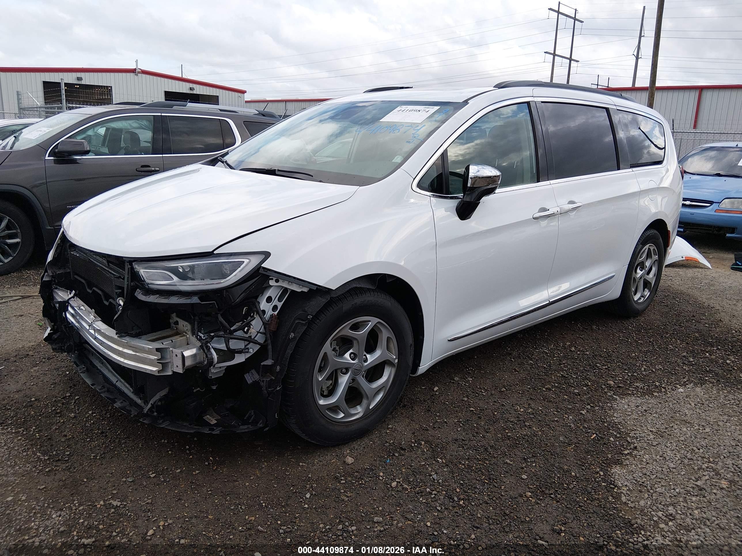 CHRYSLER PACIFICA image 2