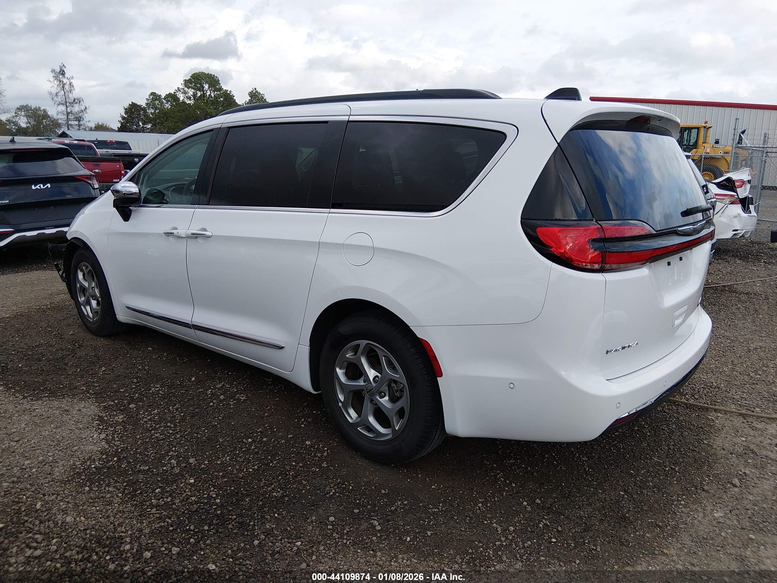 CHRYSLER PACIFICA image 3