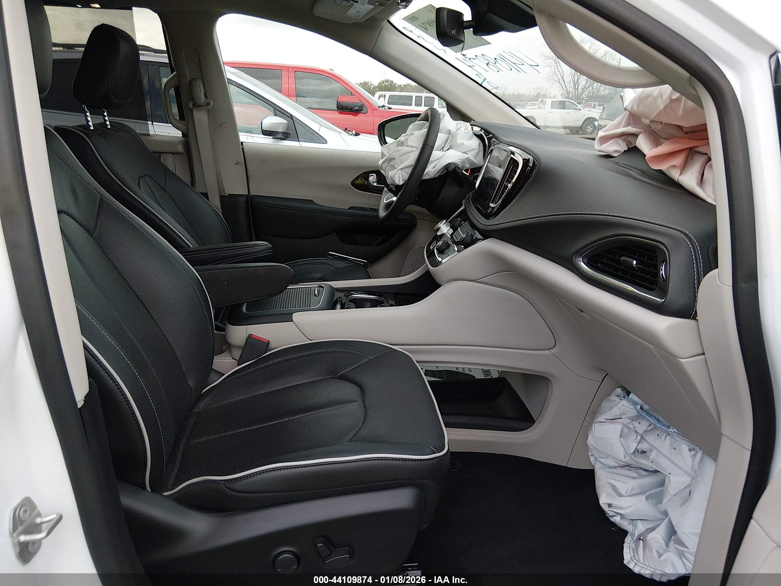 CHRYSLER PACIFICA image 5