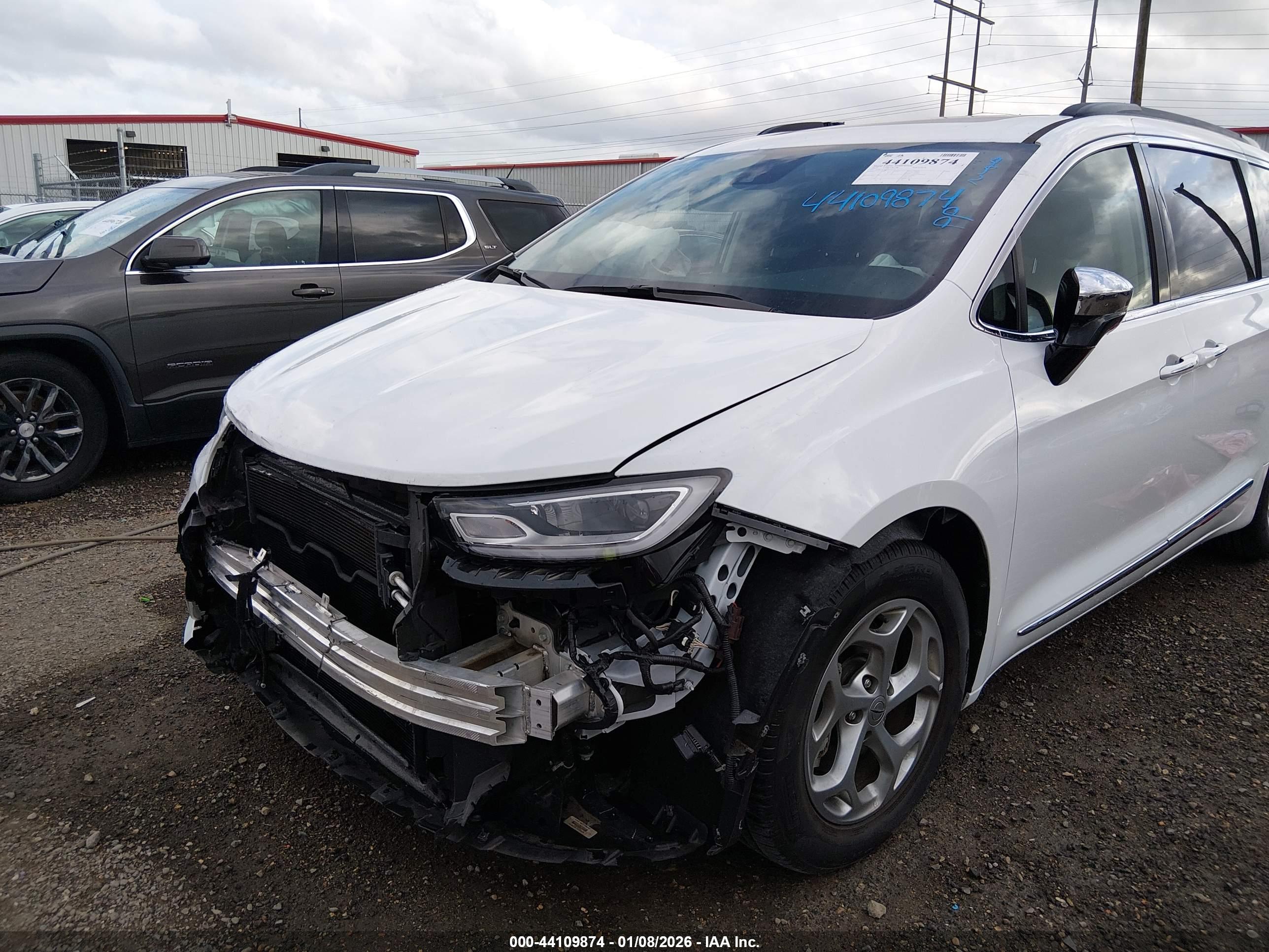 CHRYSLER PACIFICA image 6