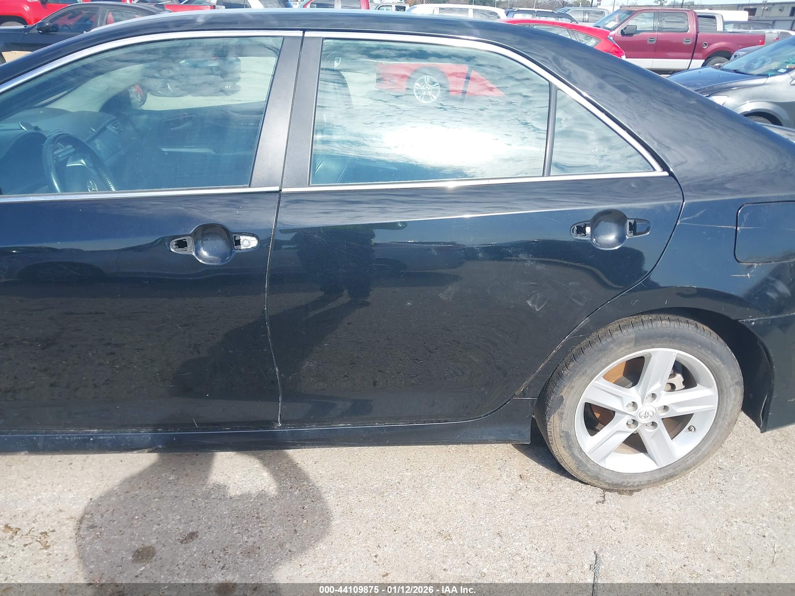 TOYOTA CAMRY image 6