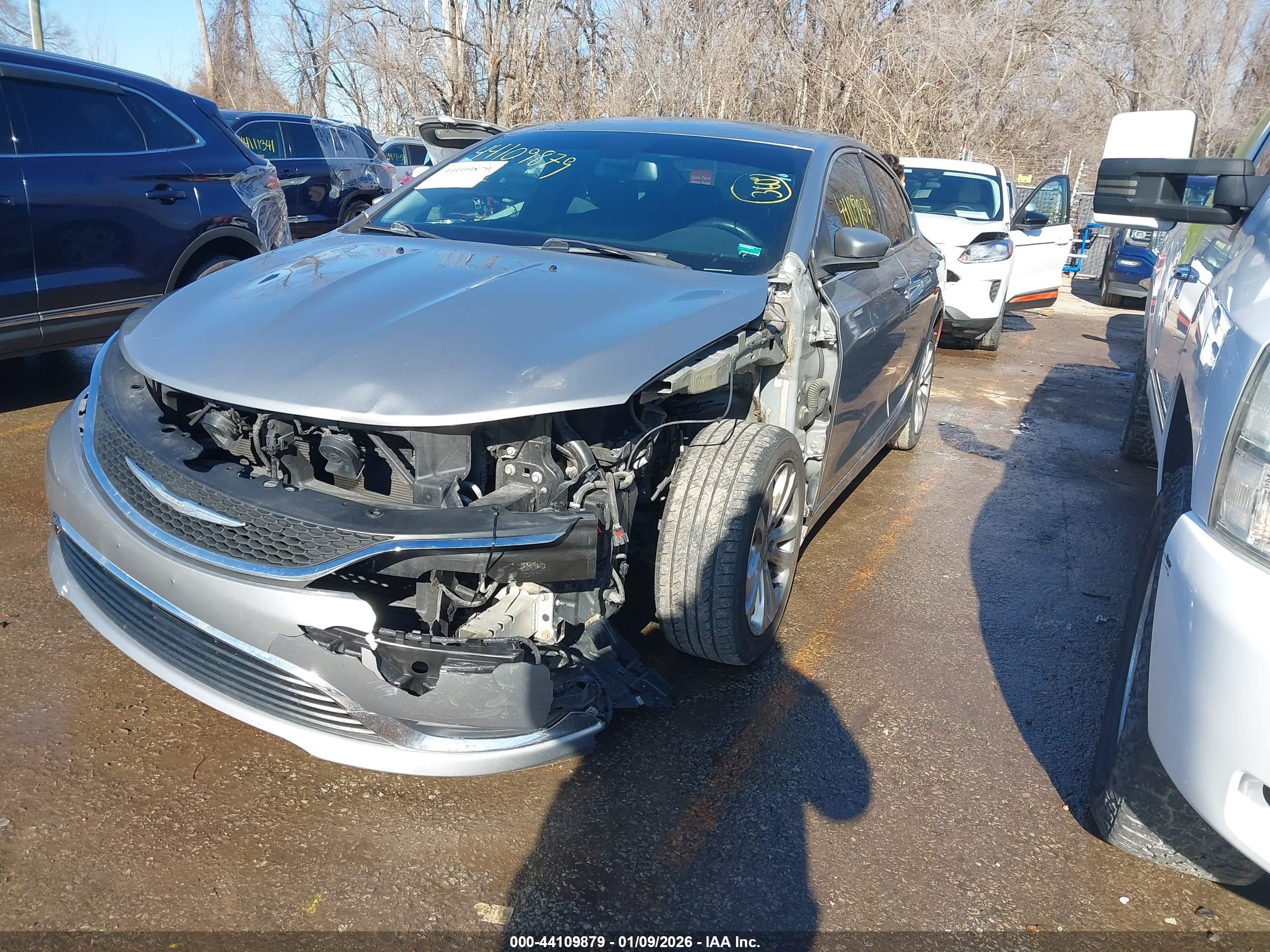 CHRYSLER 200 image 2