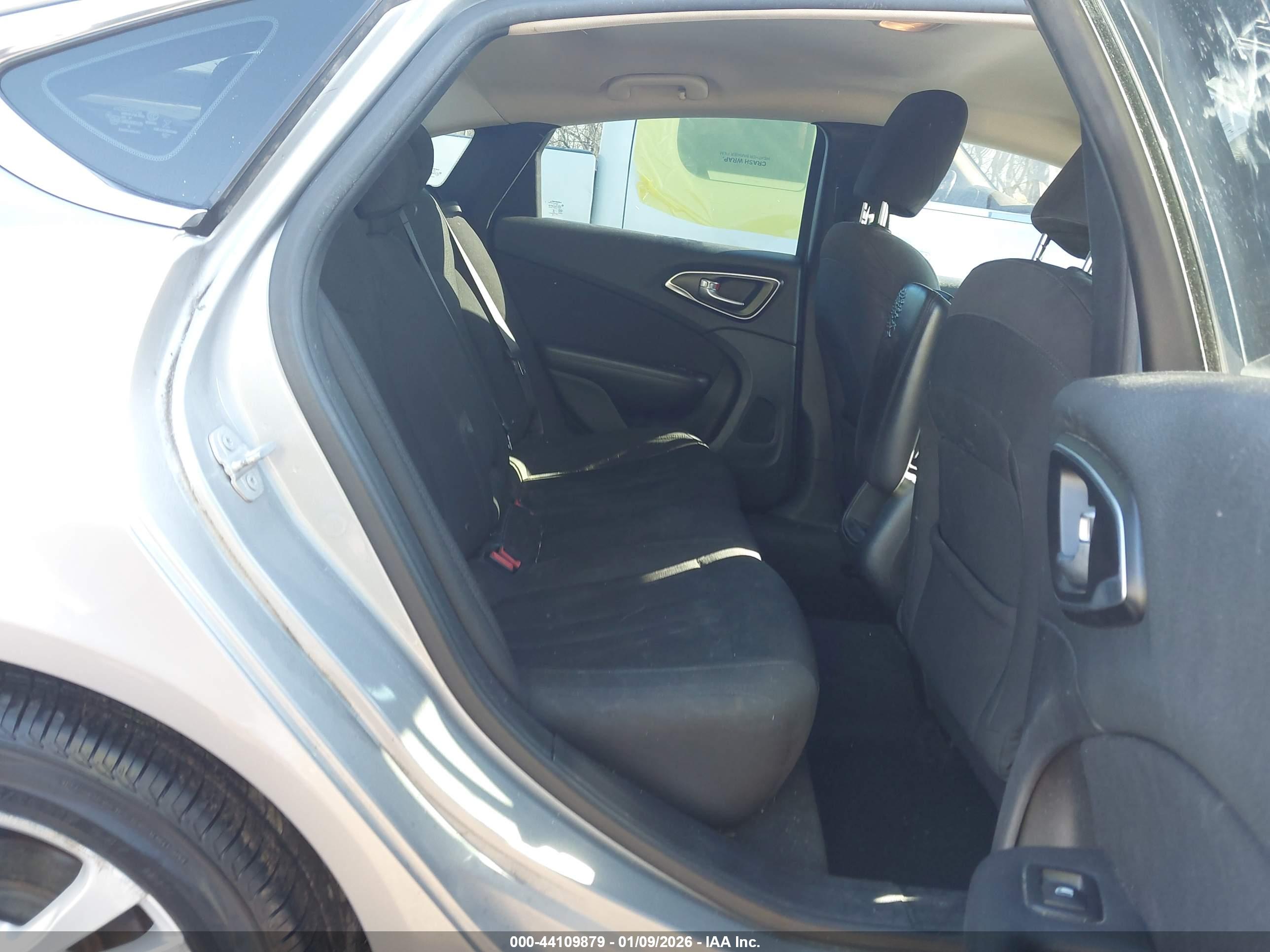 CHRYSLER 200 image 8