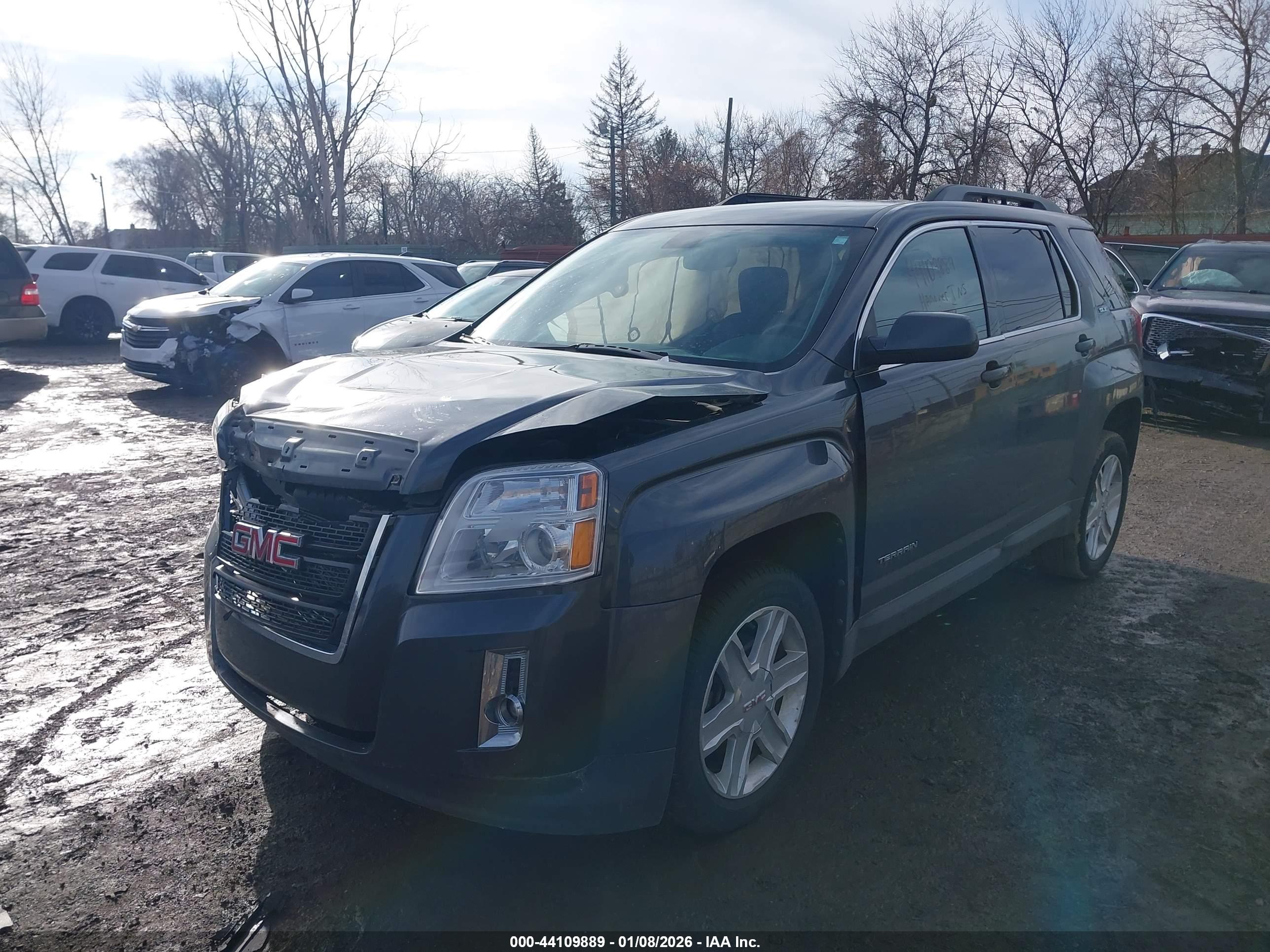 GMC TERRAIN image 2
