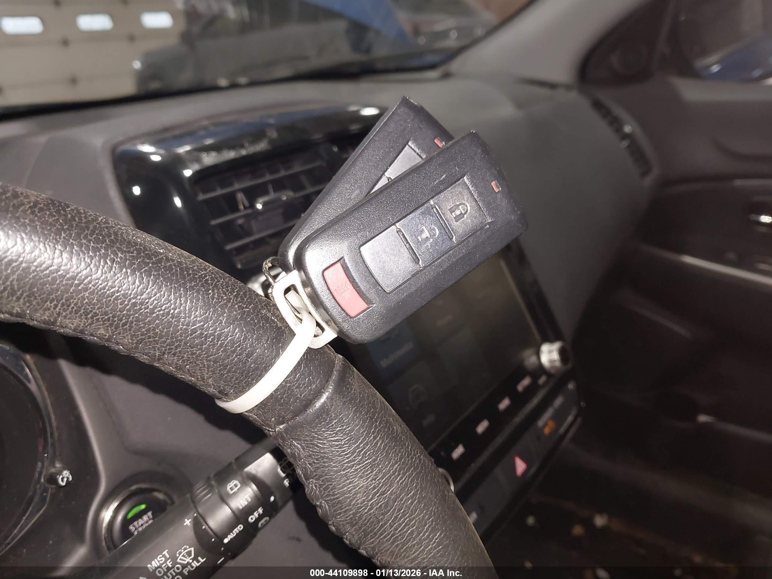 MITSUBISHI OUTLANDER image 11