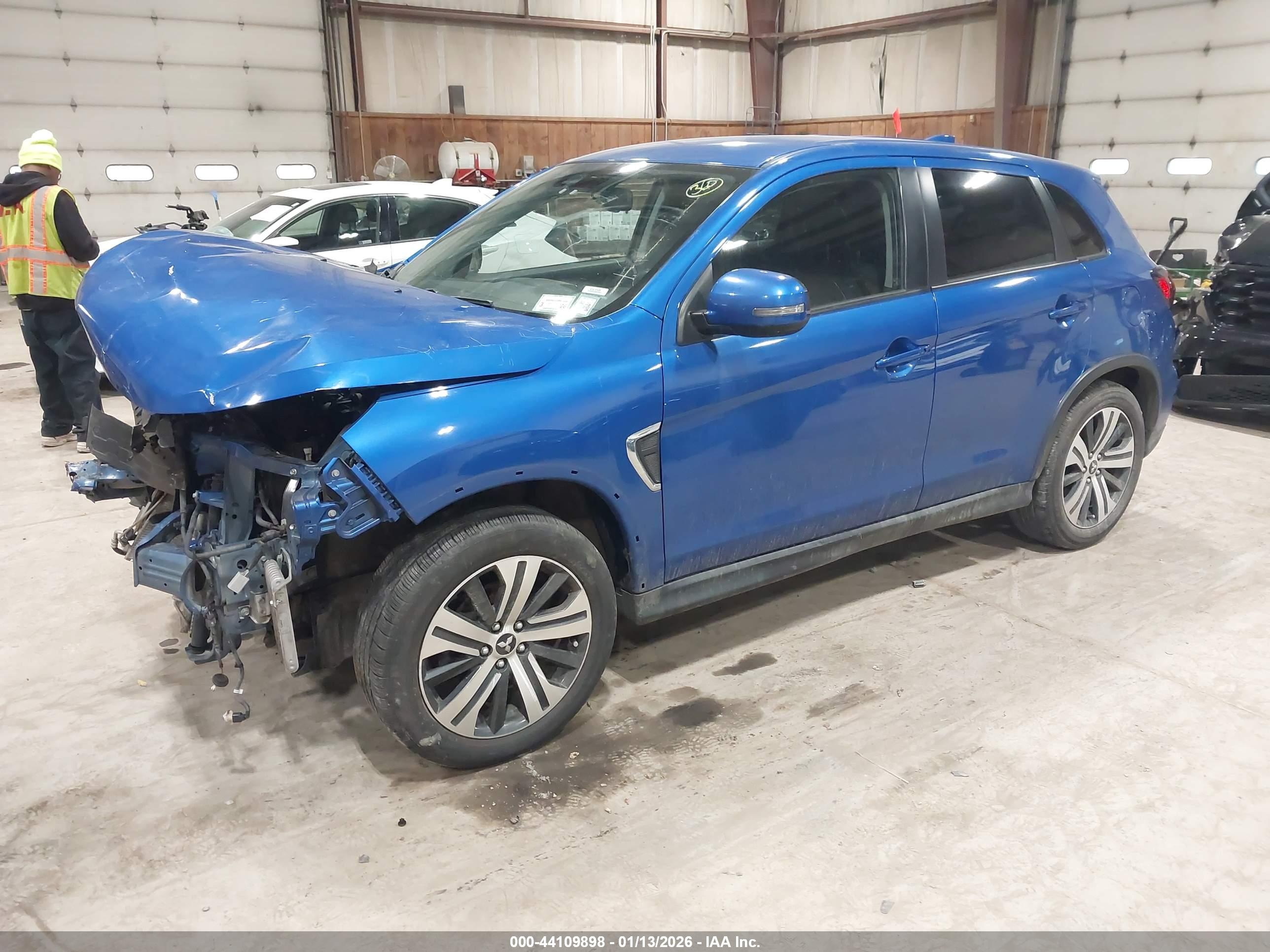 MITSUBISHI OUTLANDER image 2