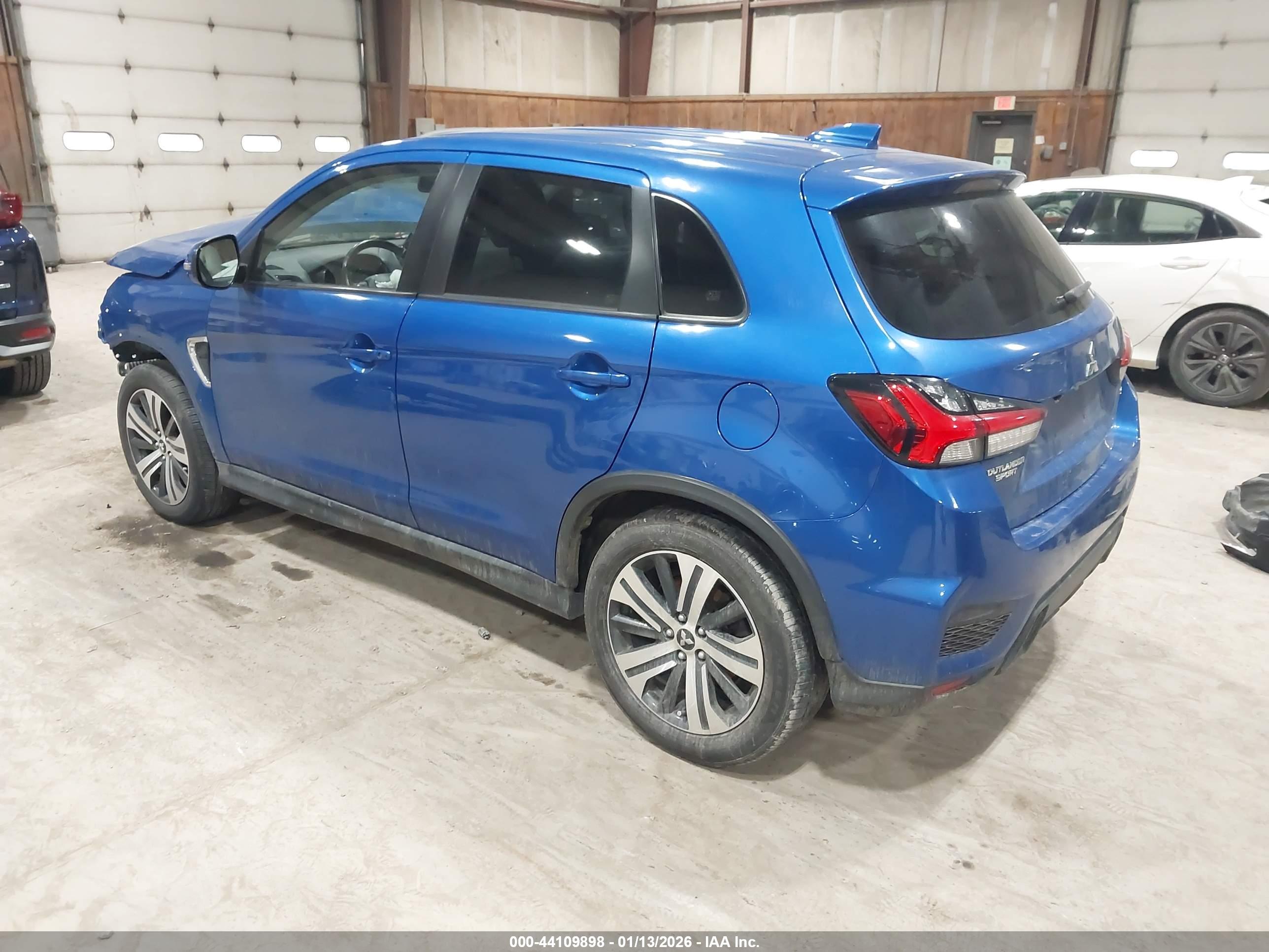 MITSUBISHI OUTLANDER image 3