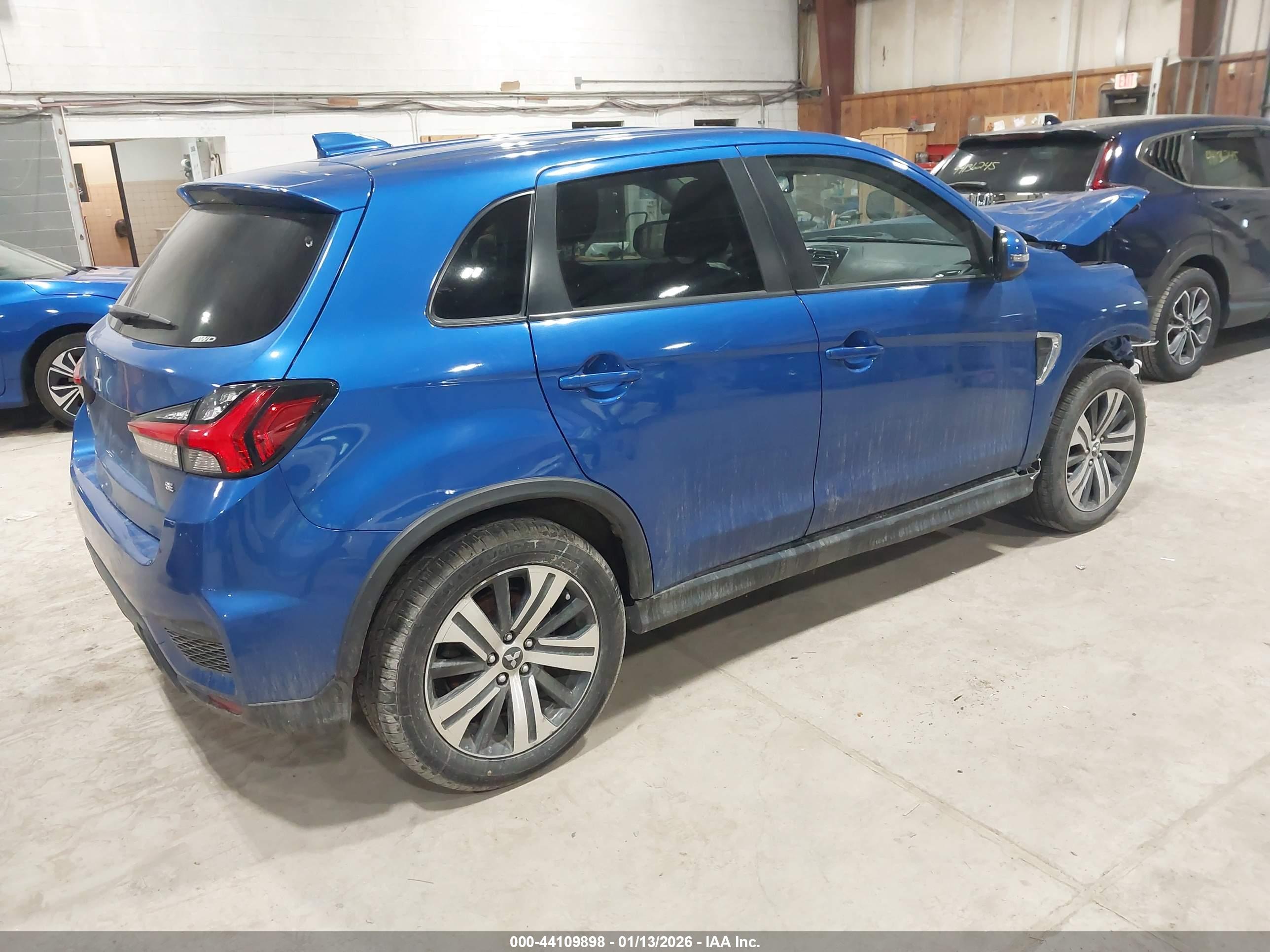 MITSUBISHI OUTLANDER image 4