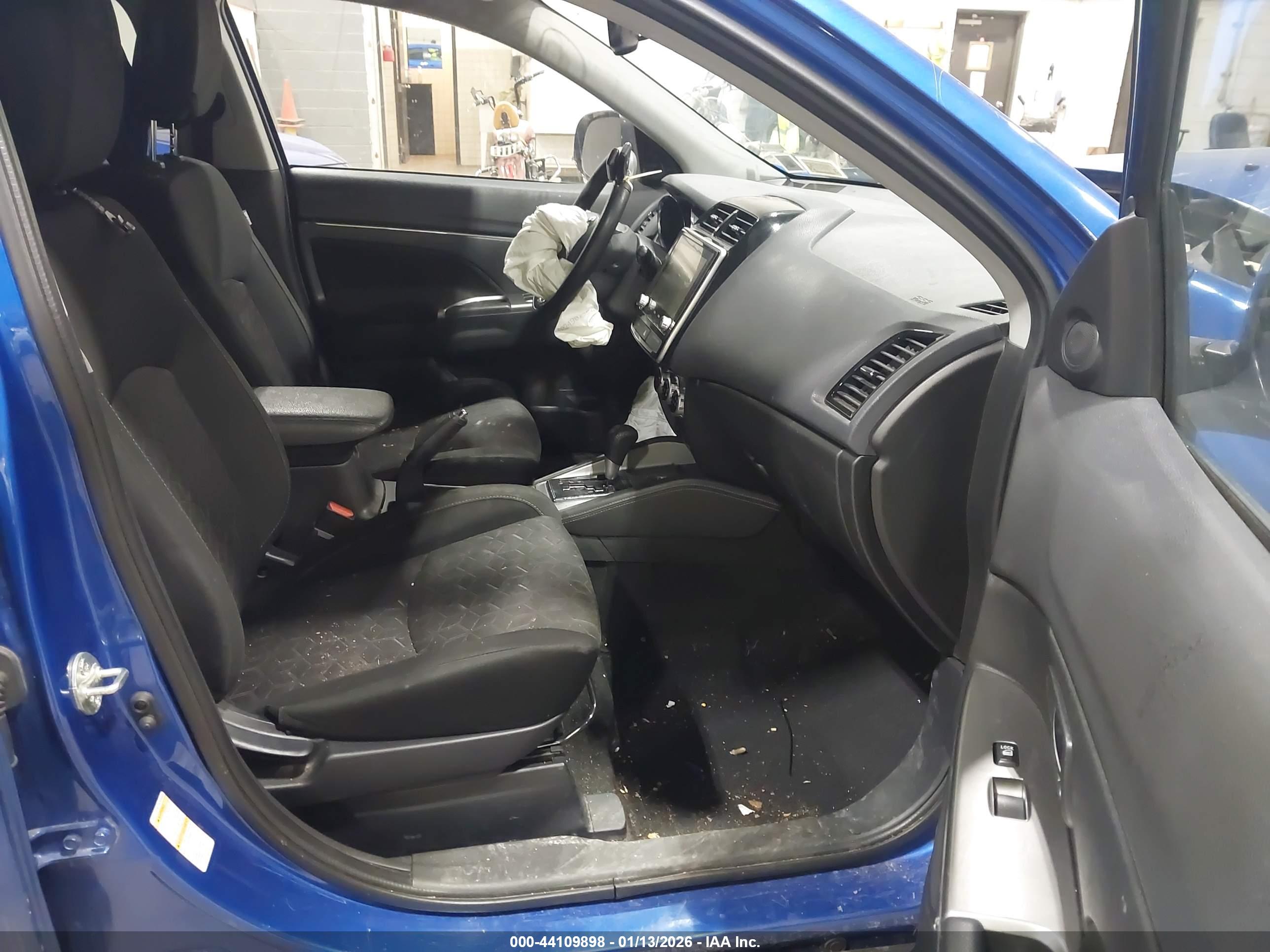 MITSUBISHI OUTLANDER image 5