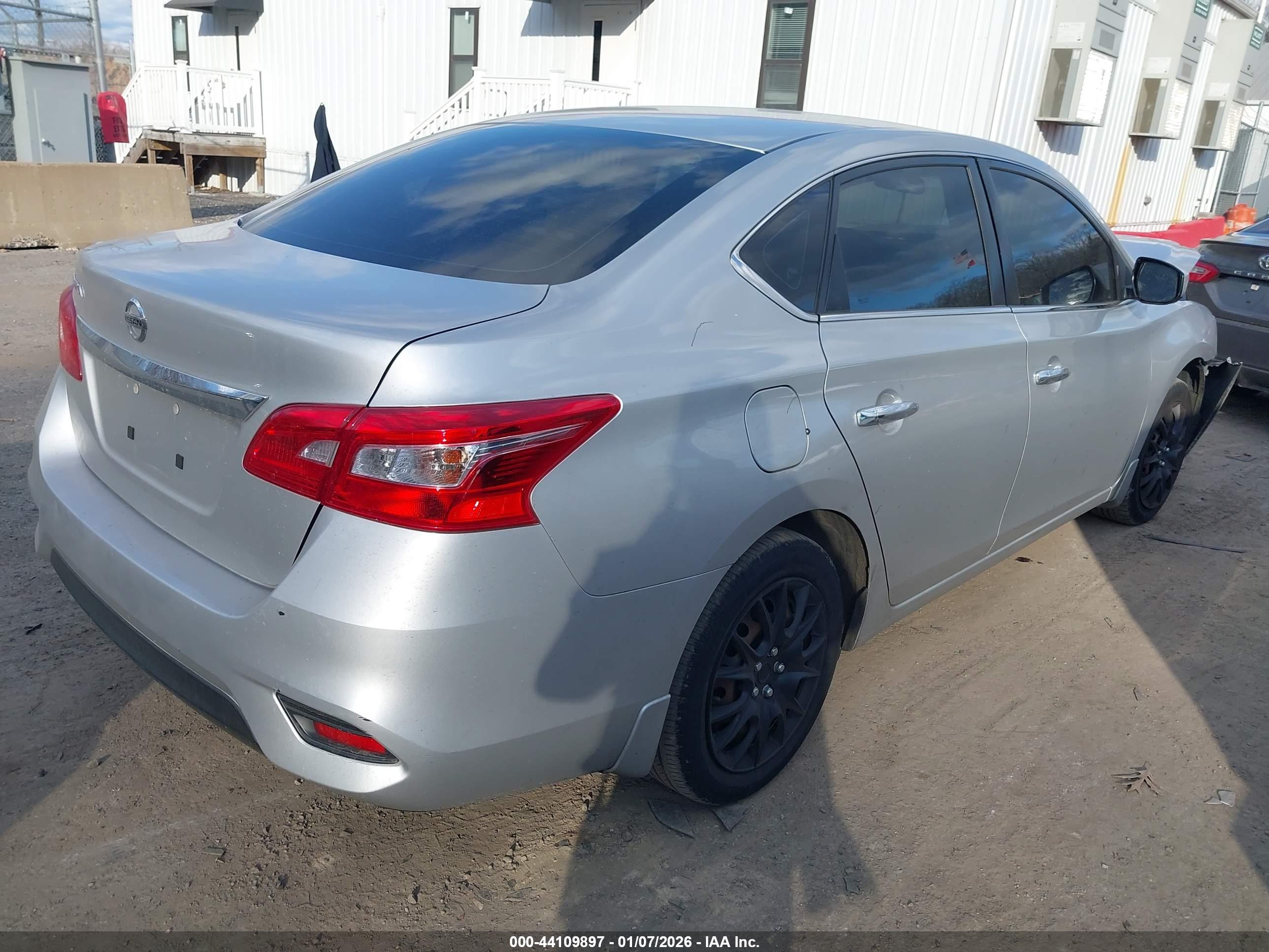 NISSAN SENTRA image 4