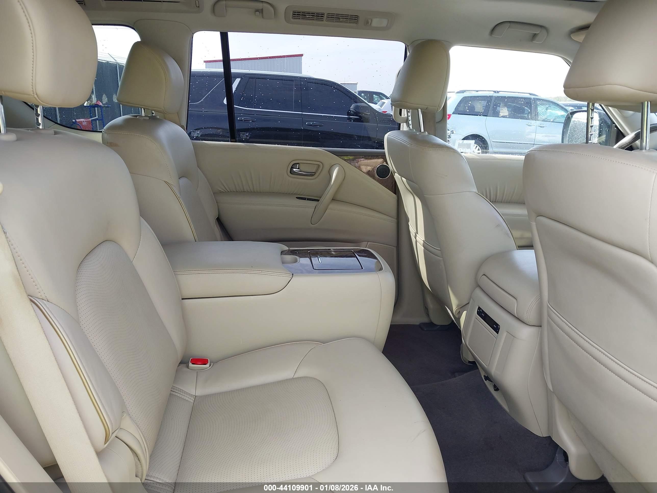 INFINITI QX80 image 8