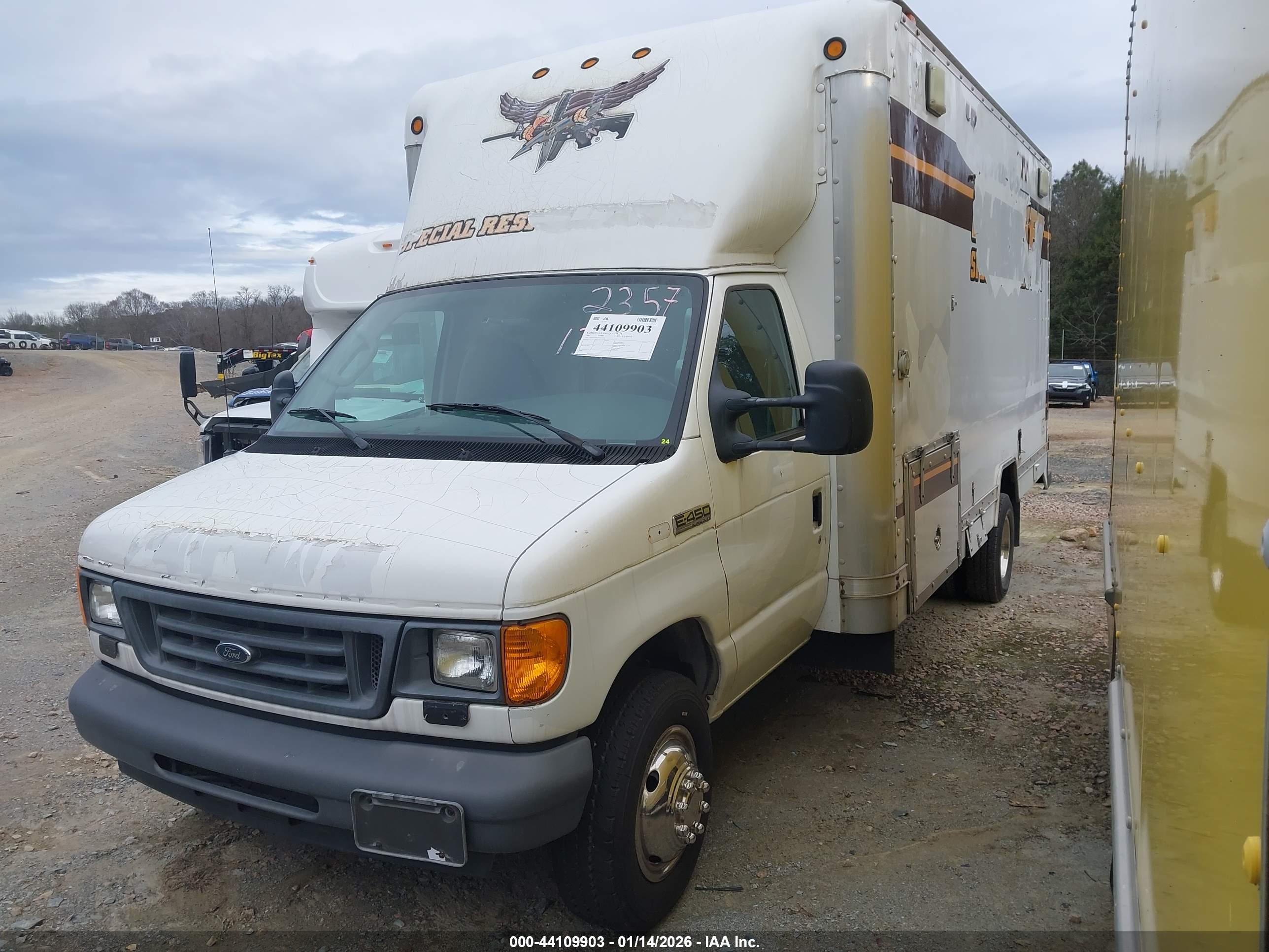 FORD E-450 image 2