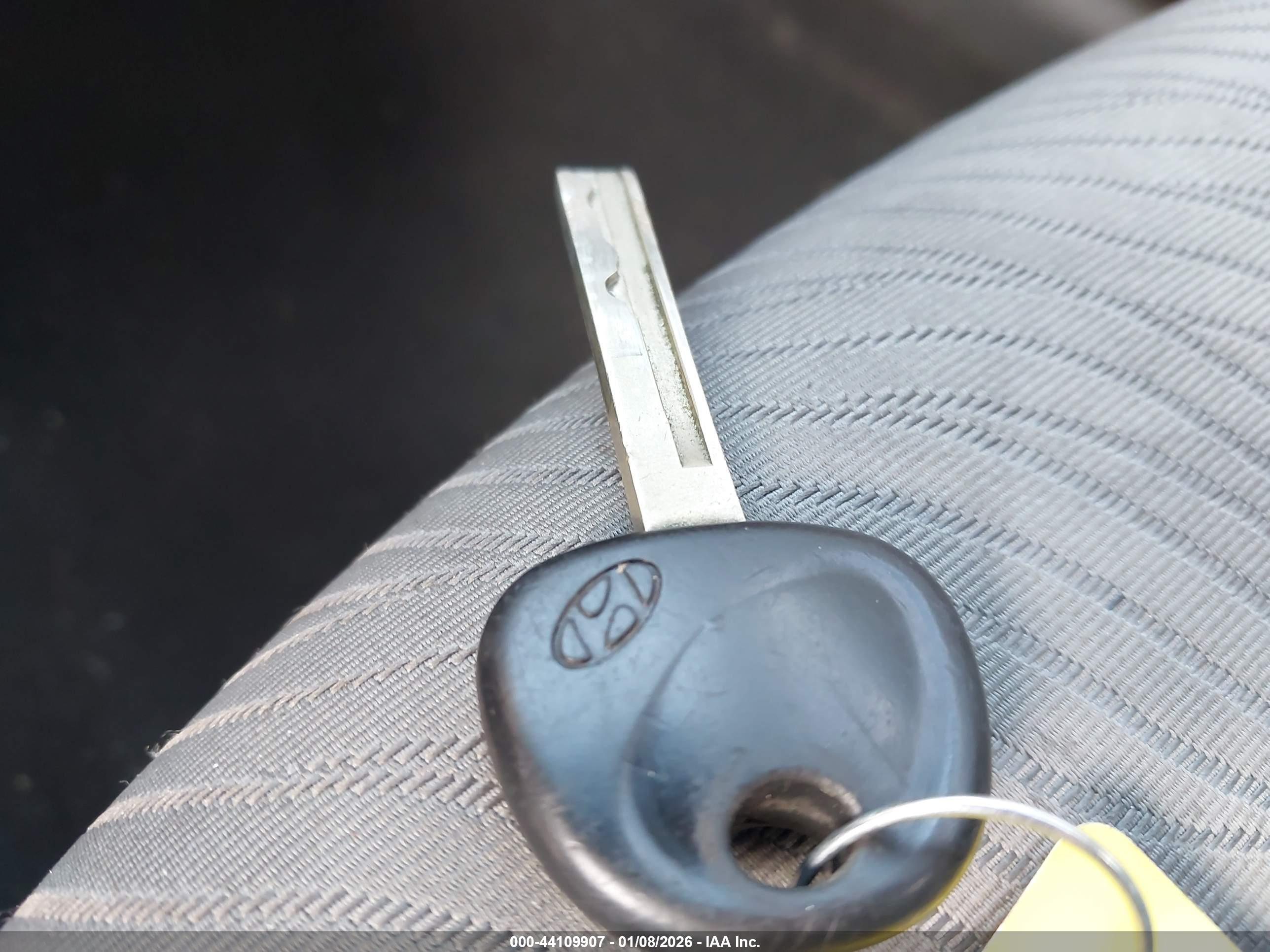HYUNDAI ACCENT image 11