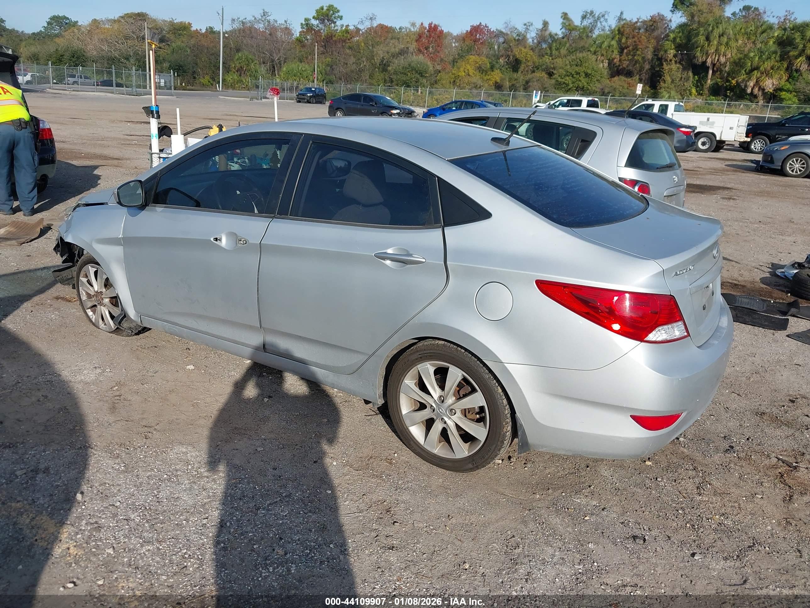 HYUNDAI ACCENT image 3