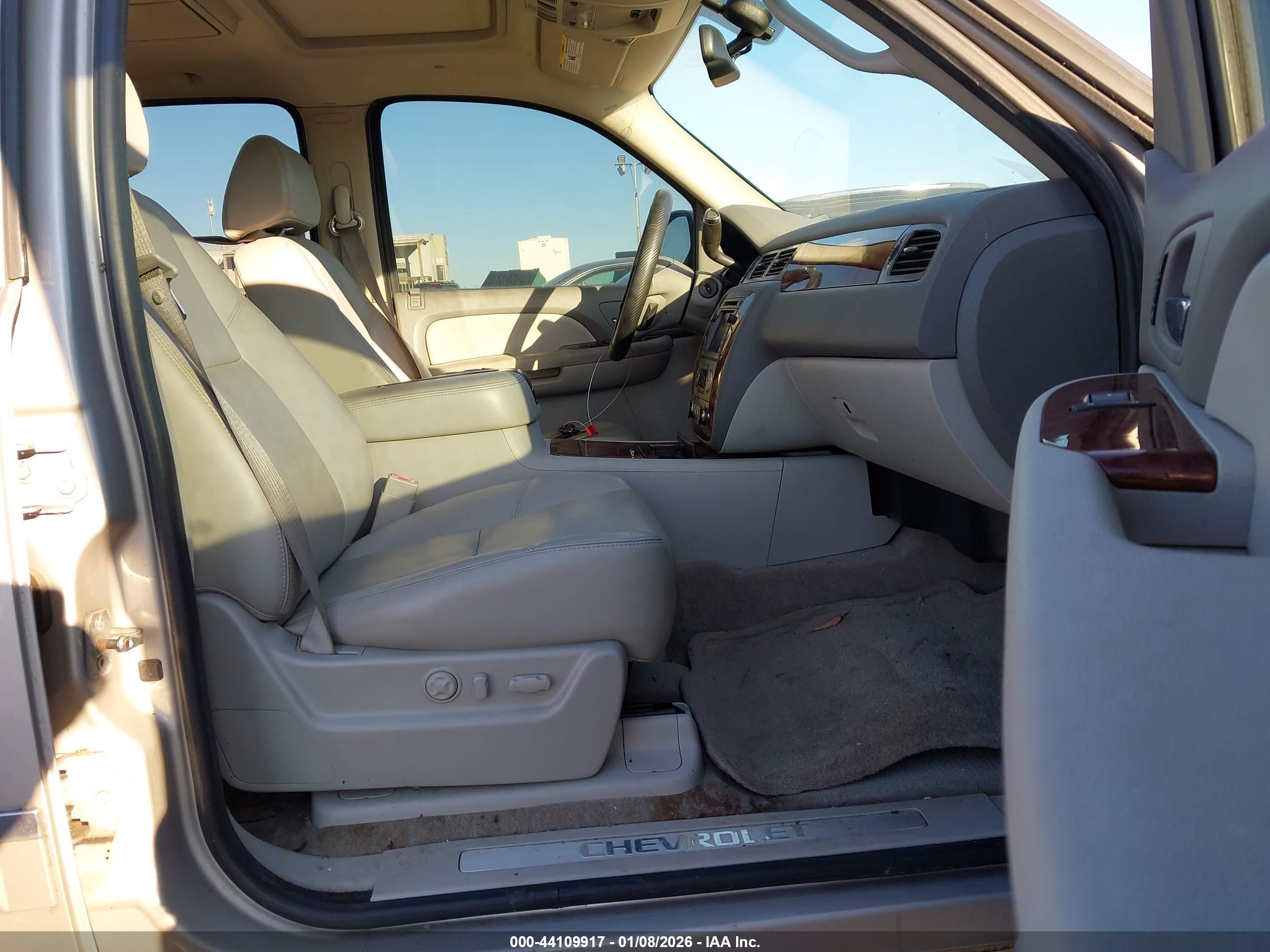CHEVROLET TAHOE image 5