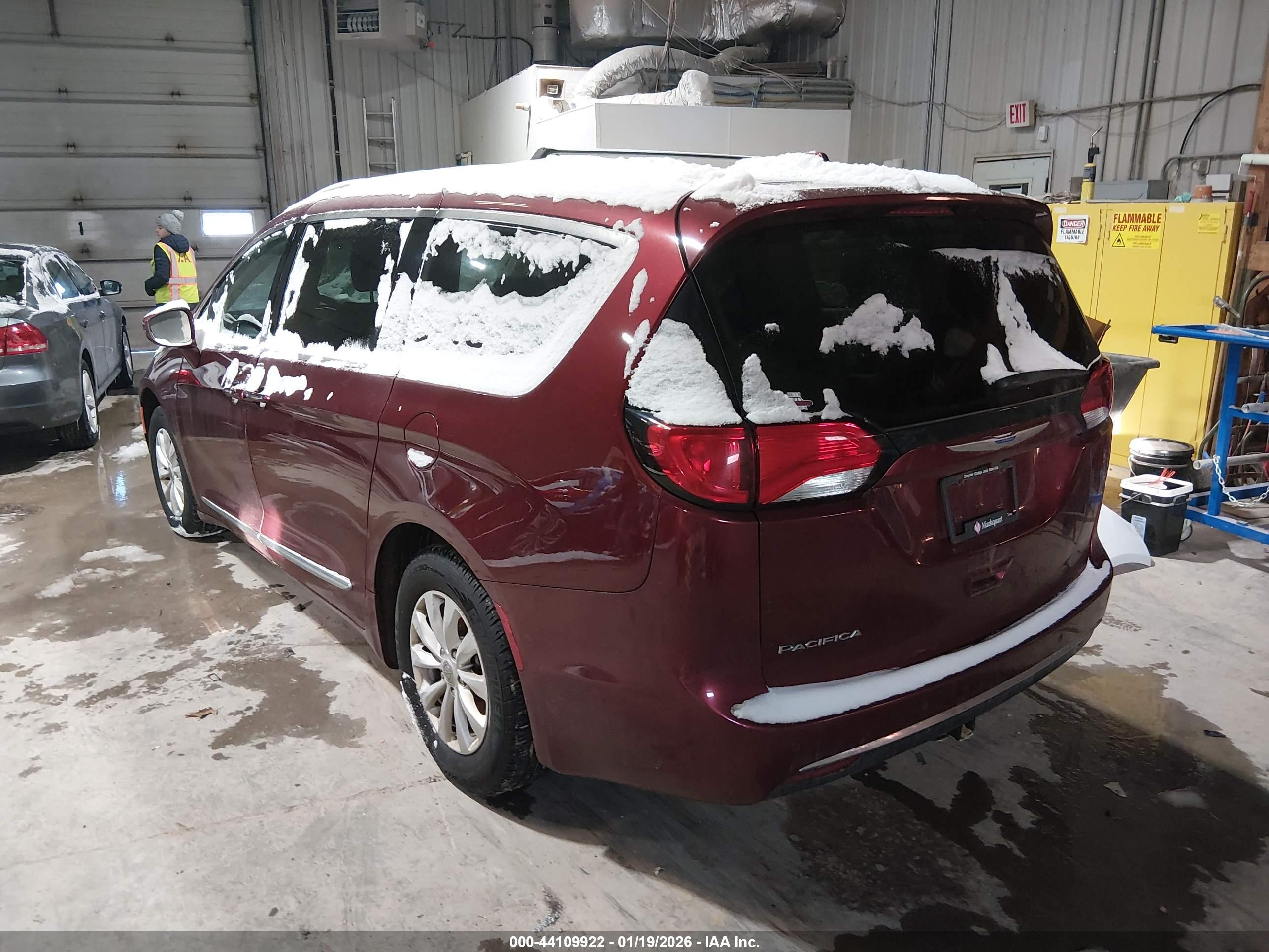 CHRYSLER PACIFICA image 3