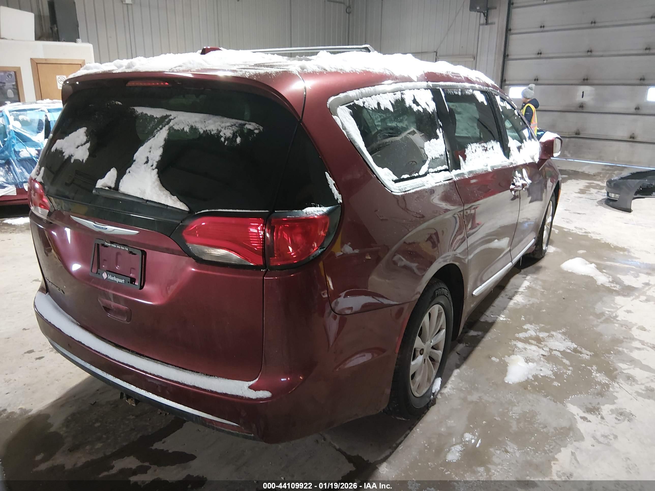 CHRYSLER PACIFICA image 4