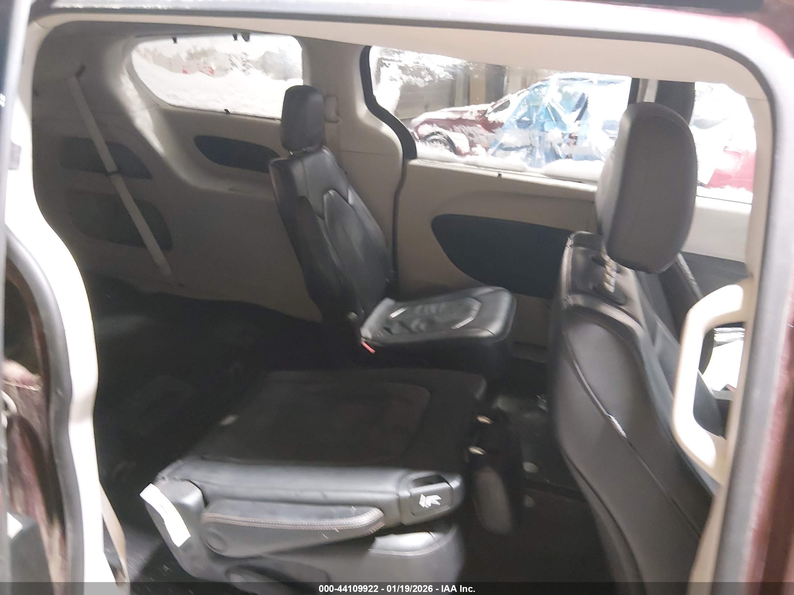 CHRYSLER PACIFICA image 8