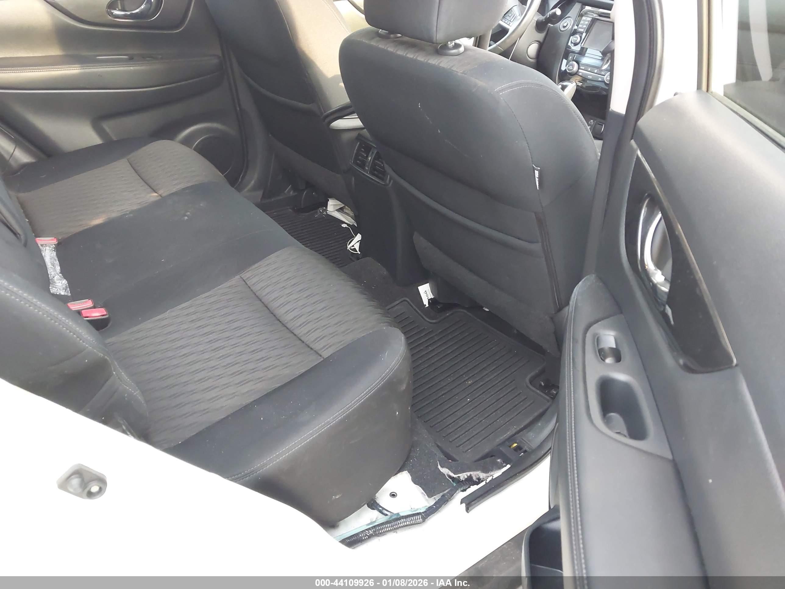 NISSAN ROGUE image 8