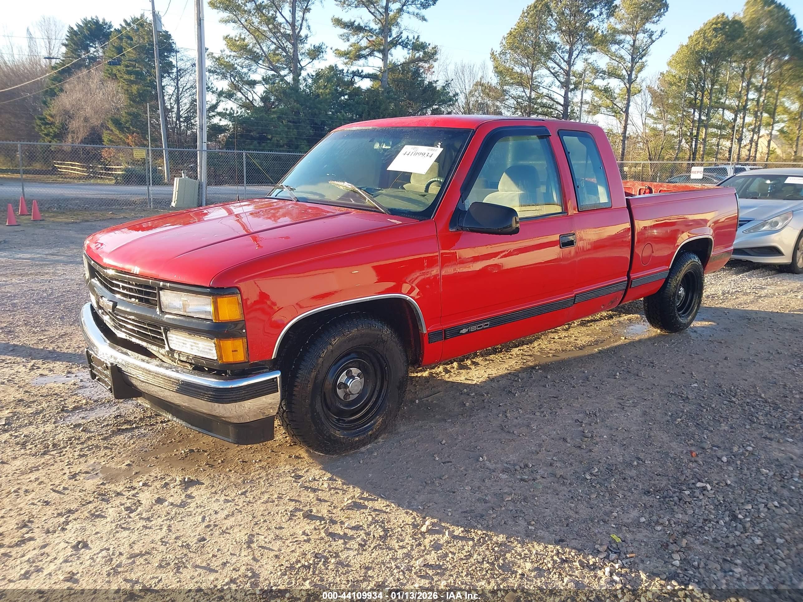 CHEVROLET C1500 image 2