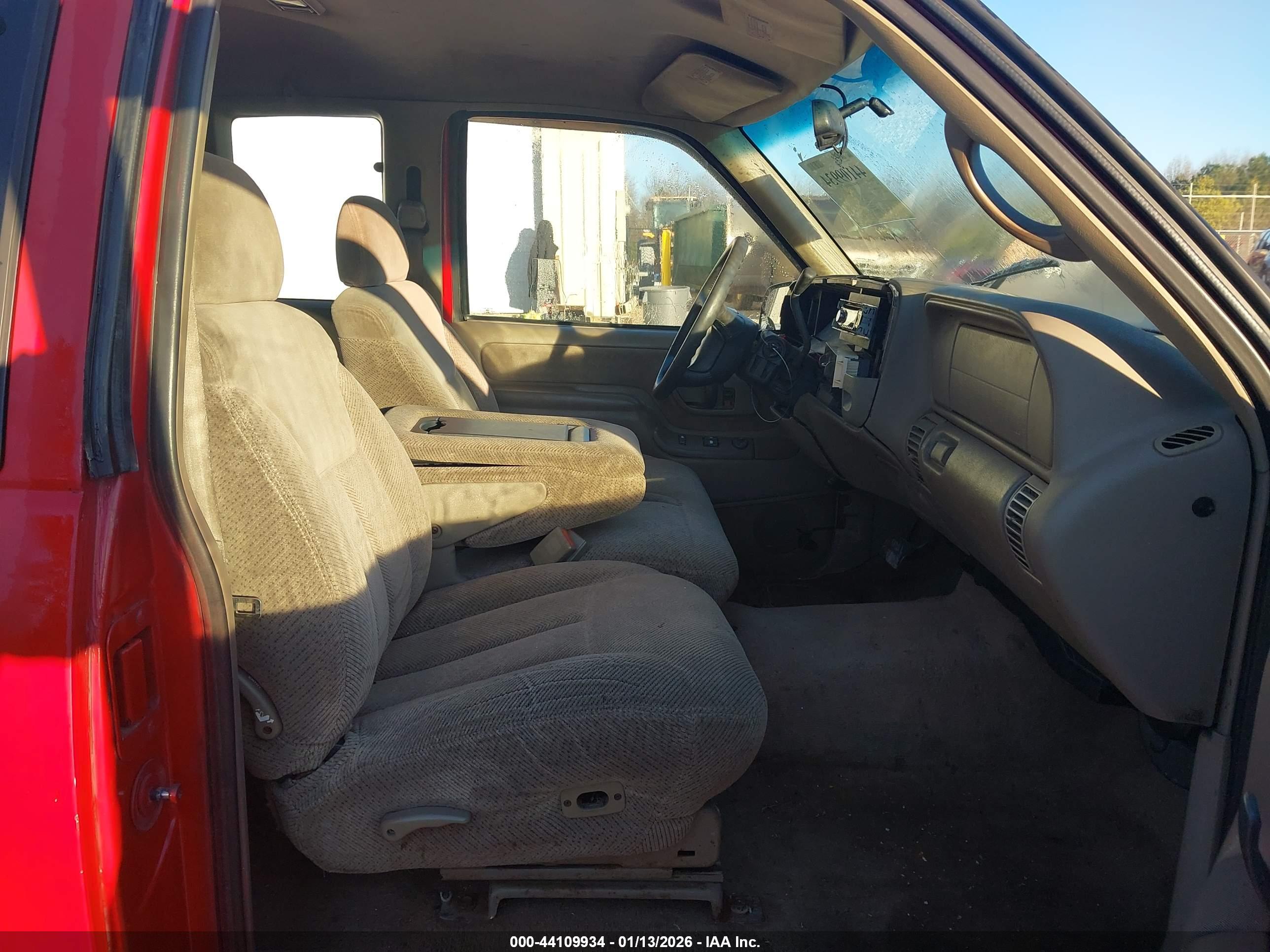 CHEVROLET C1500 image 5