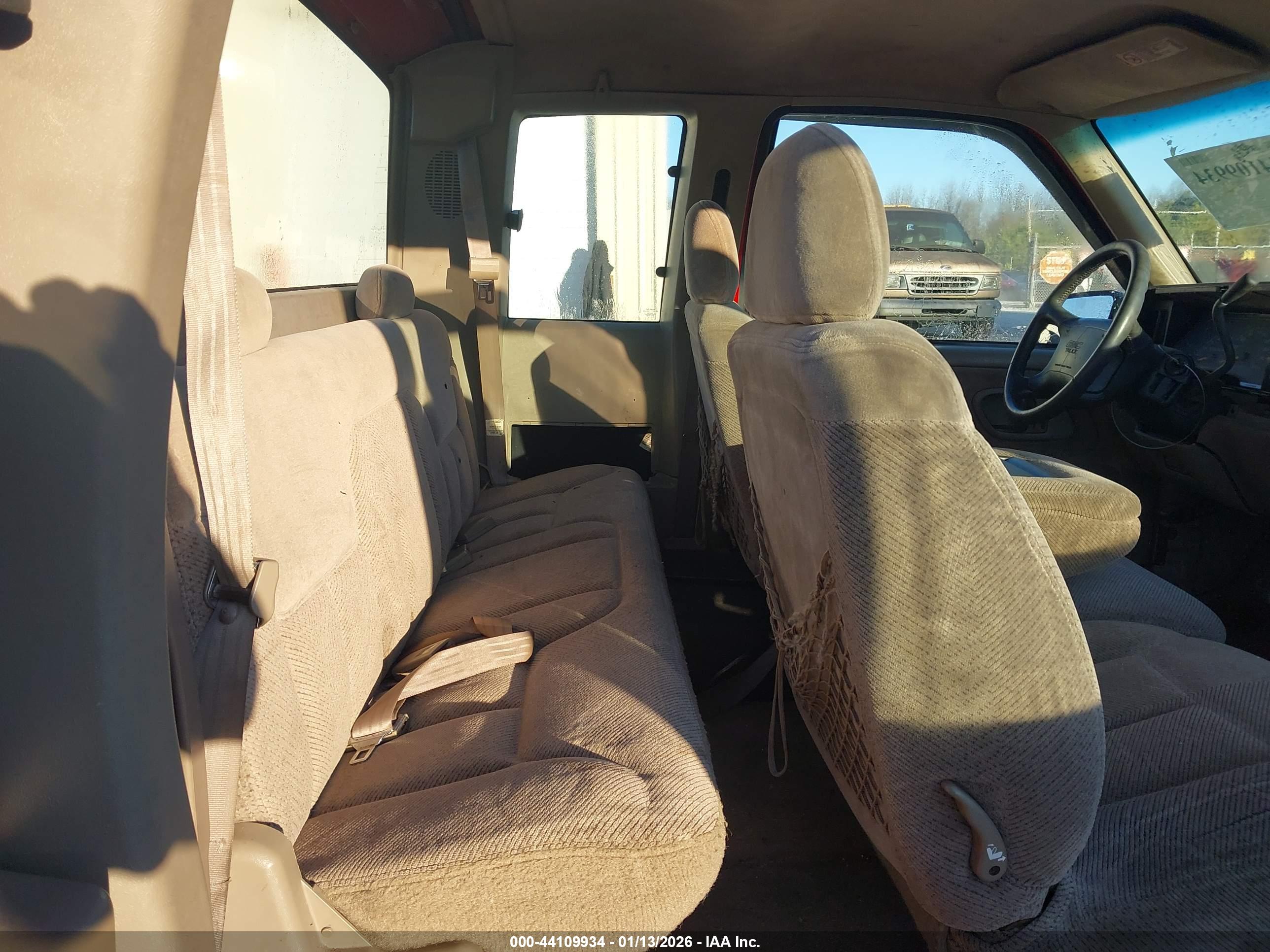 CHEVROLET C1500 image 8