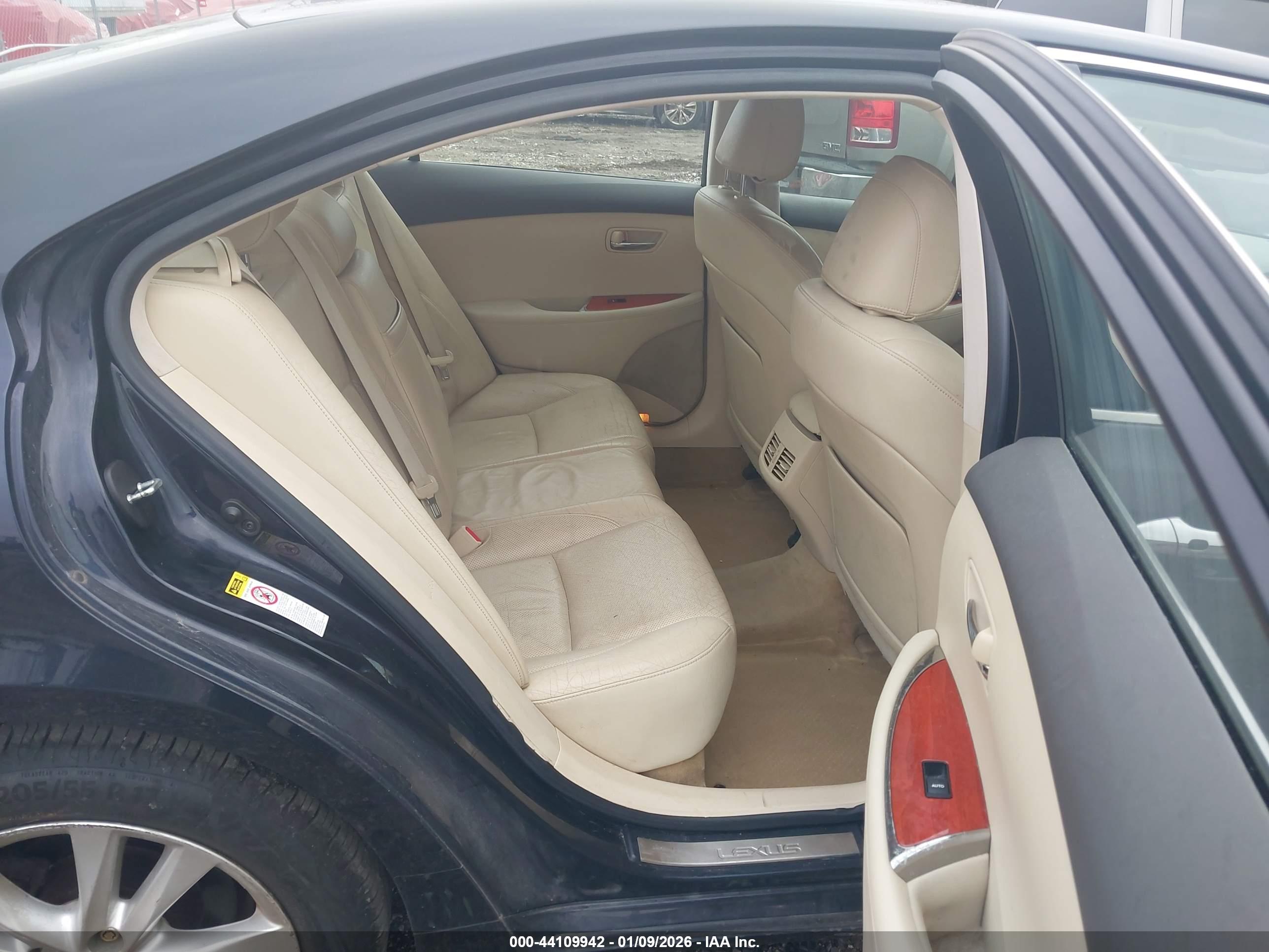 LEXUS ES image 8