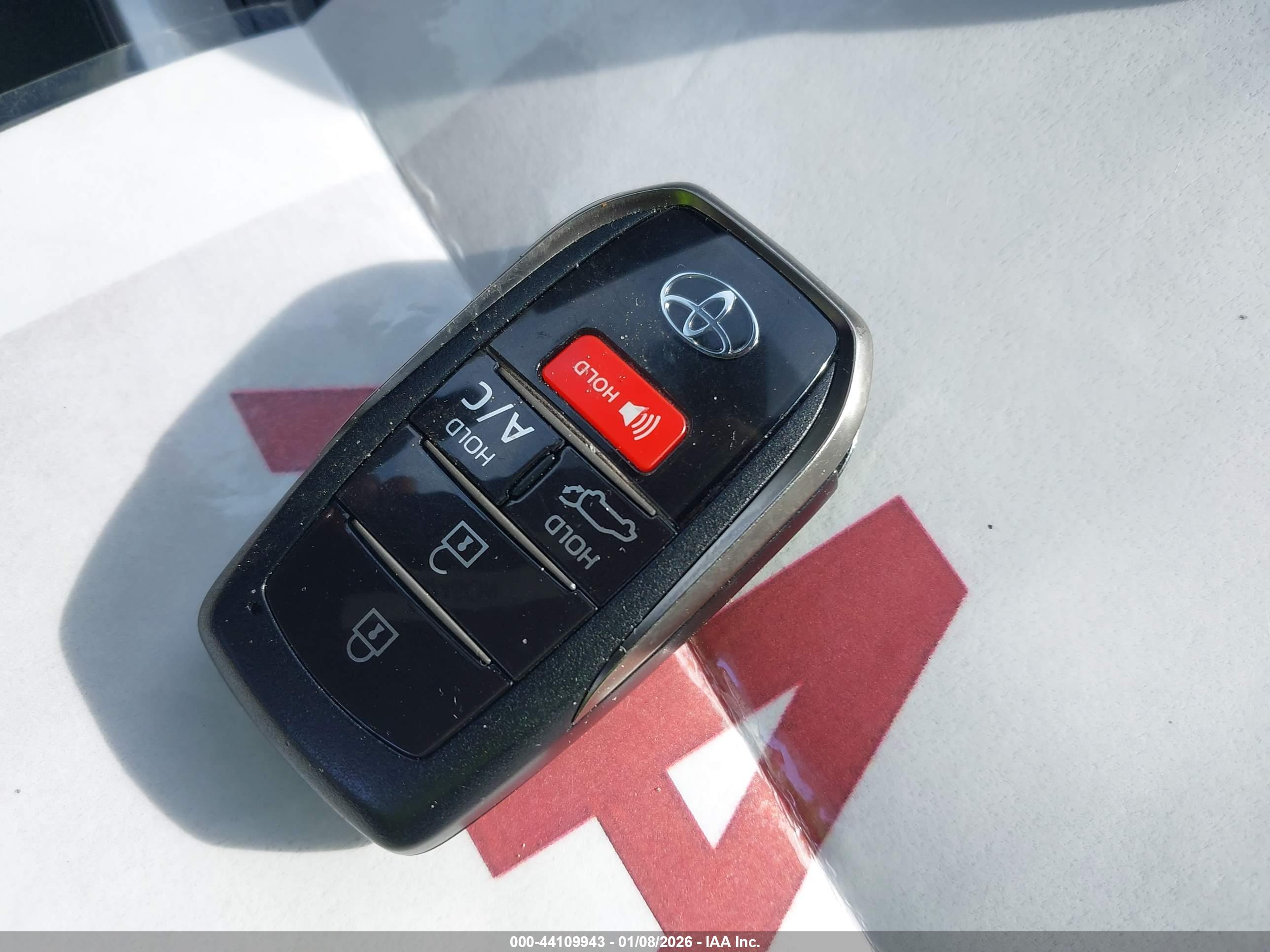 TOYOTA RAV4 image 11