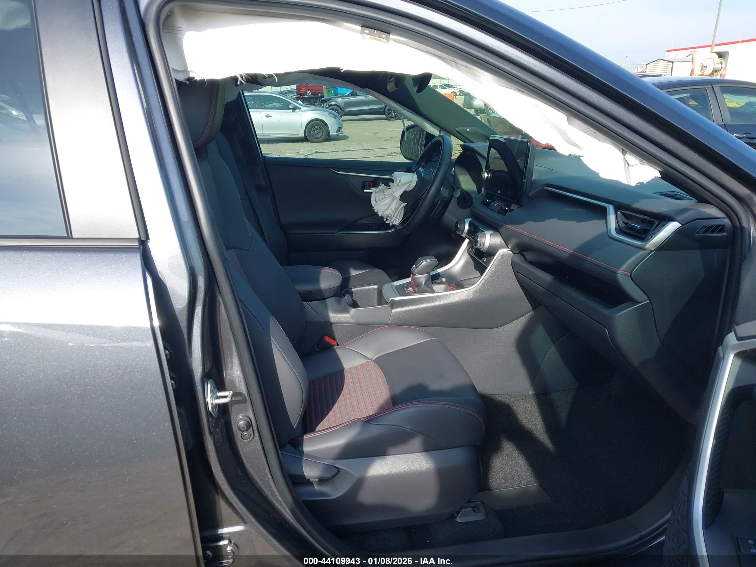 TOYOTA RAV4 image 5