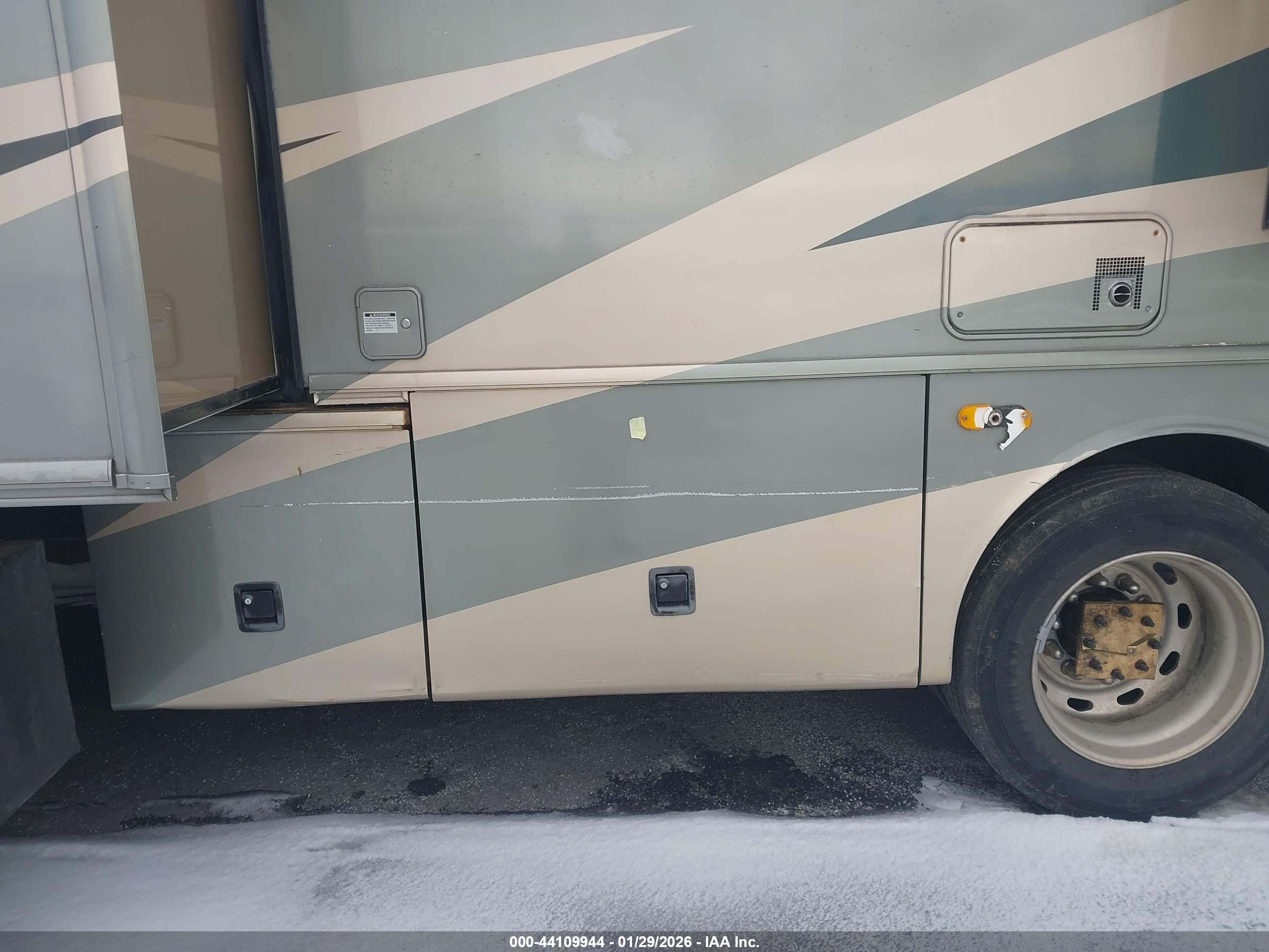 FREIGHTLINER CHASSIS image 6
