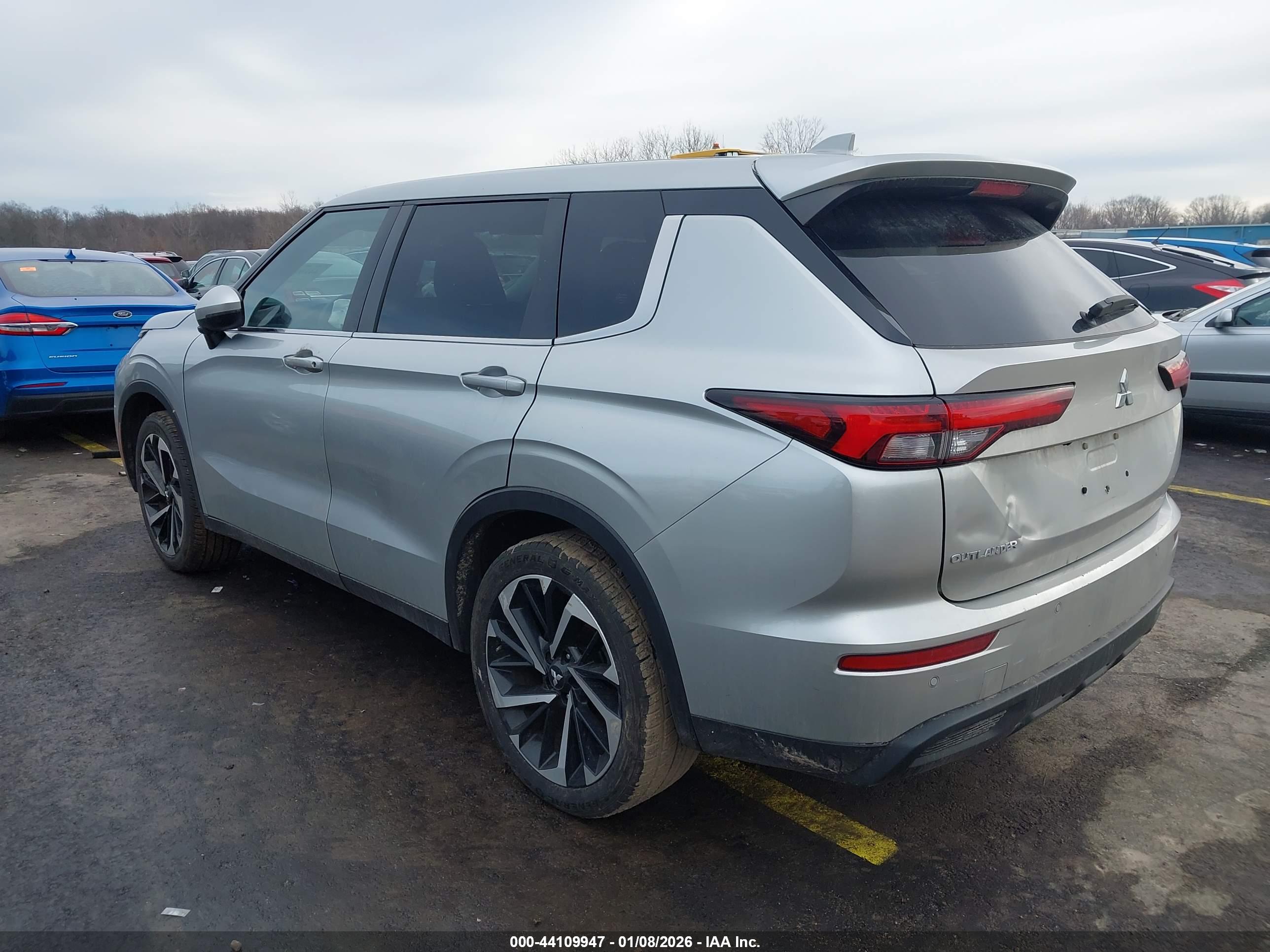 MITSUBISHI OUTLANDER image 3