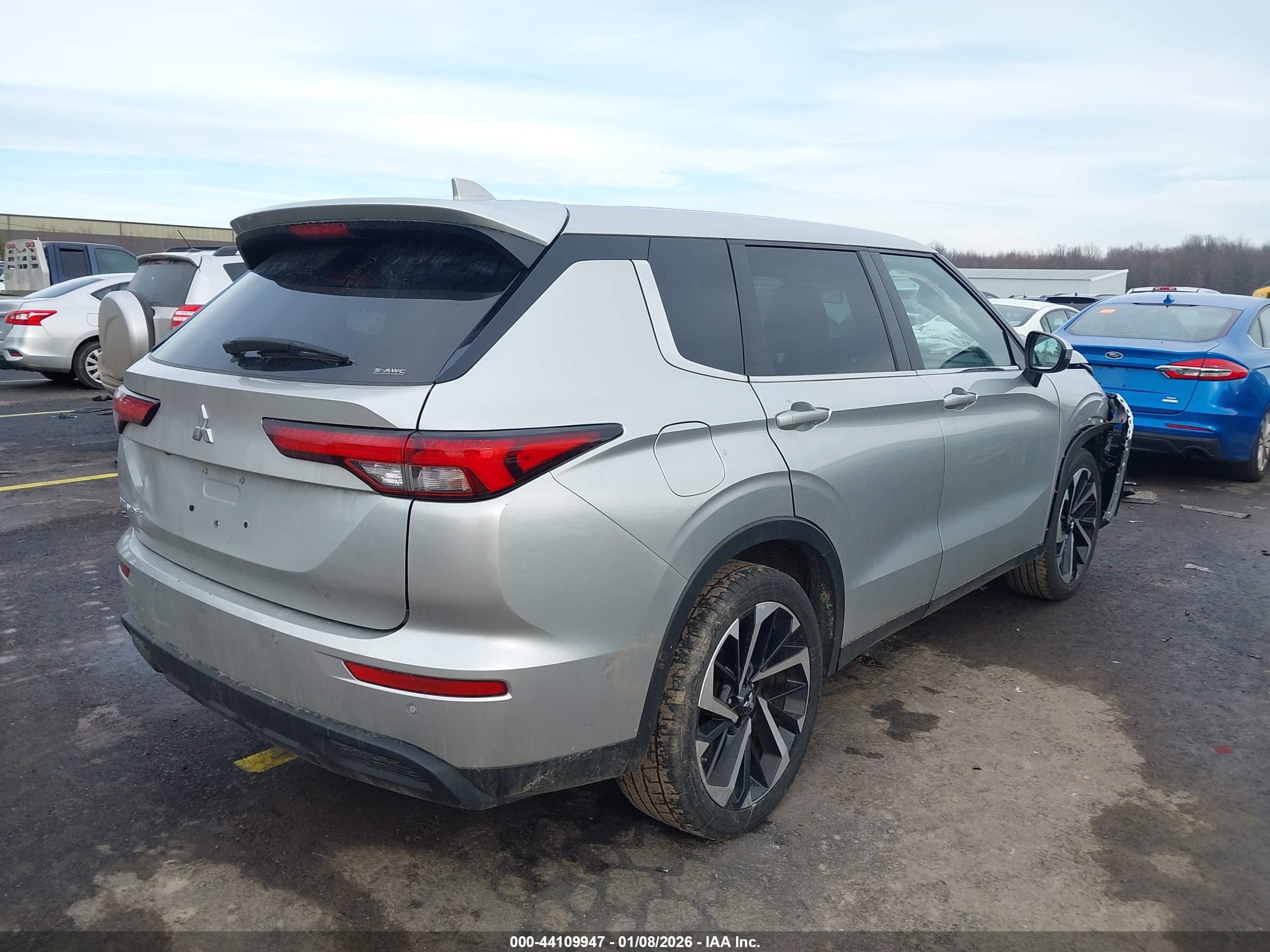 MITSUBISHI OUTLANDER image 4