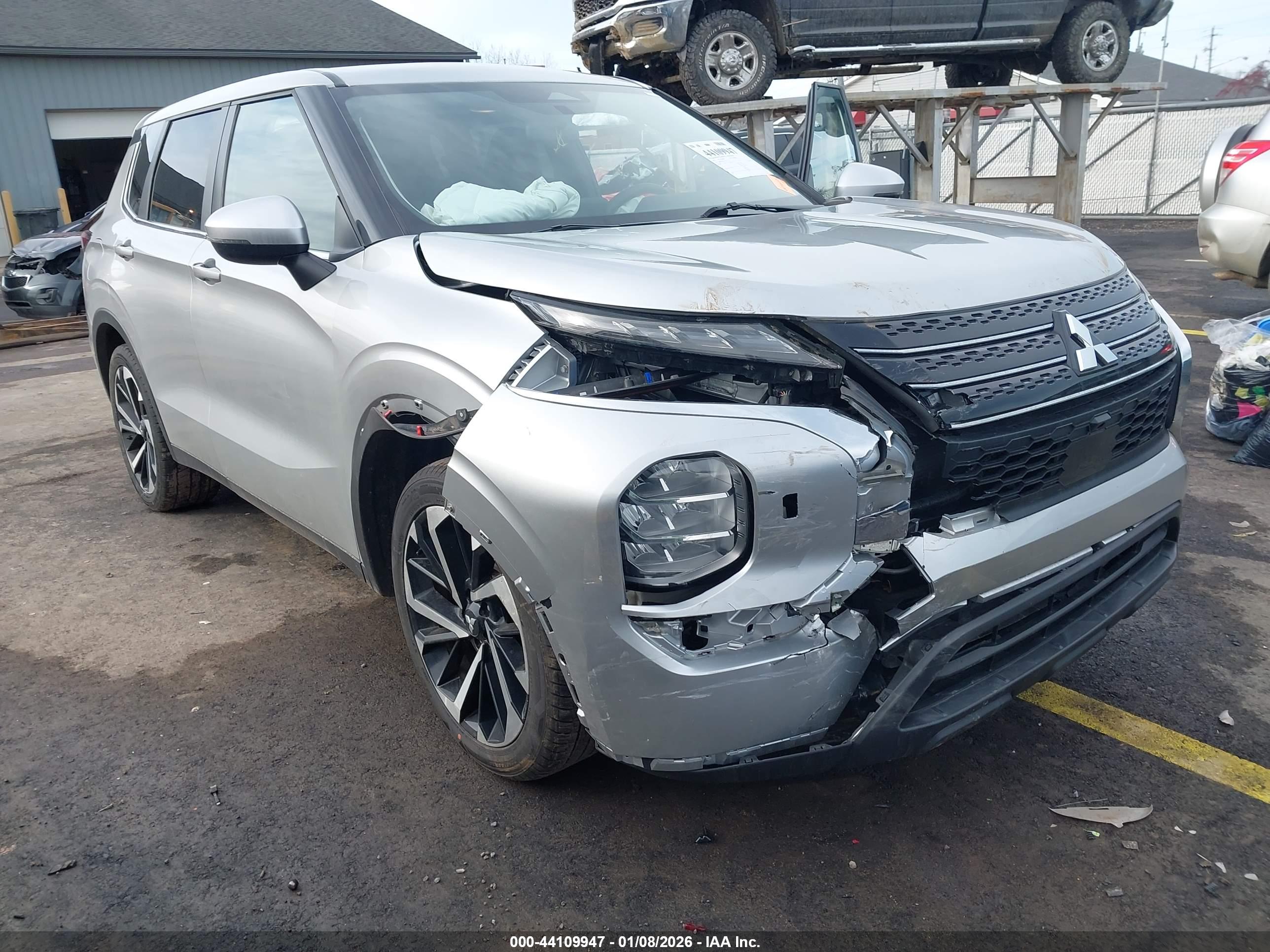 MITSUBISHI OUTLANDER image 6