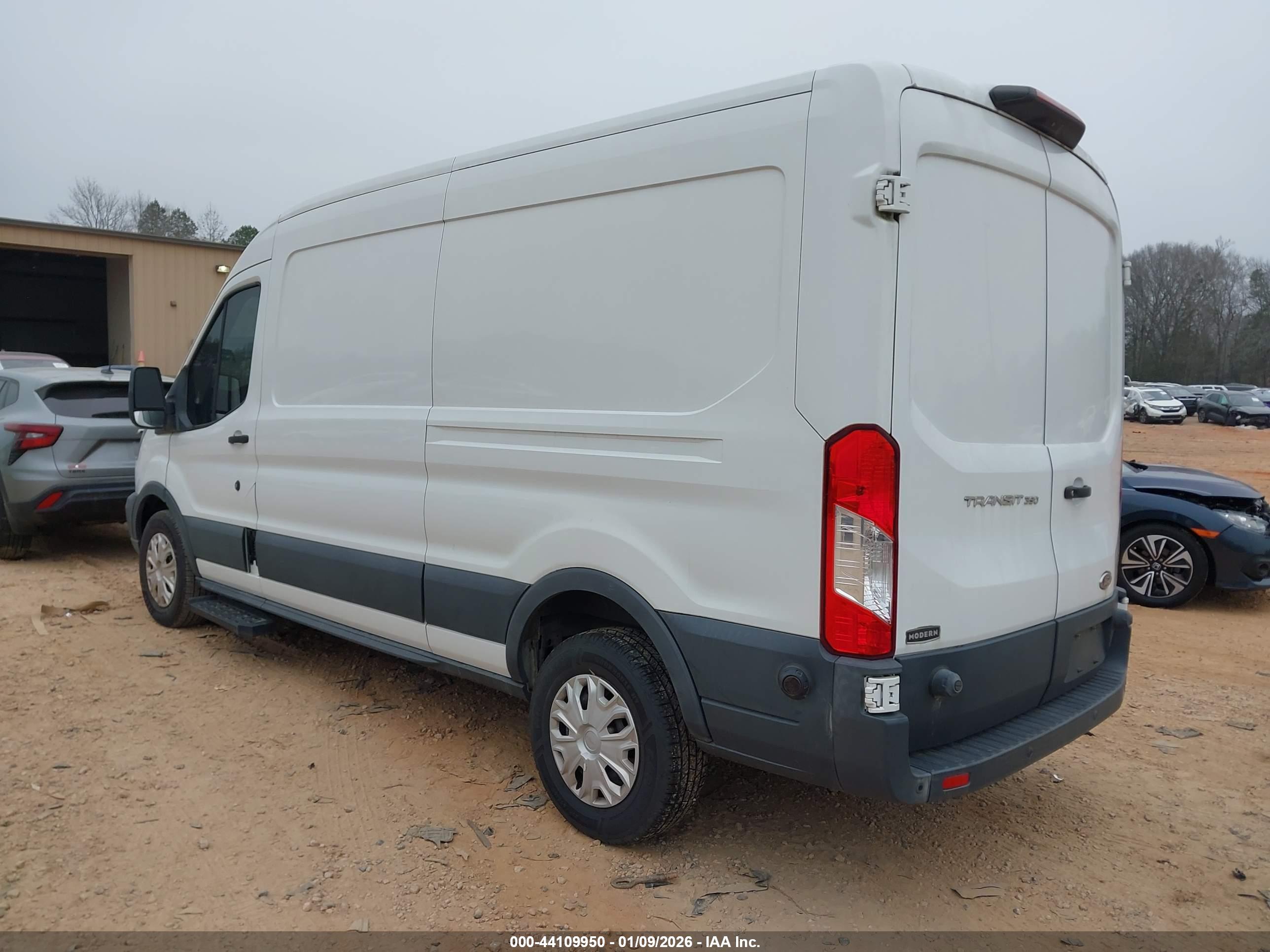 FORD TRANSIT-350 image 3