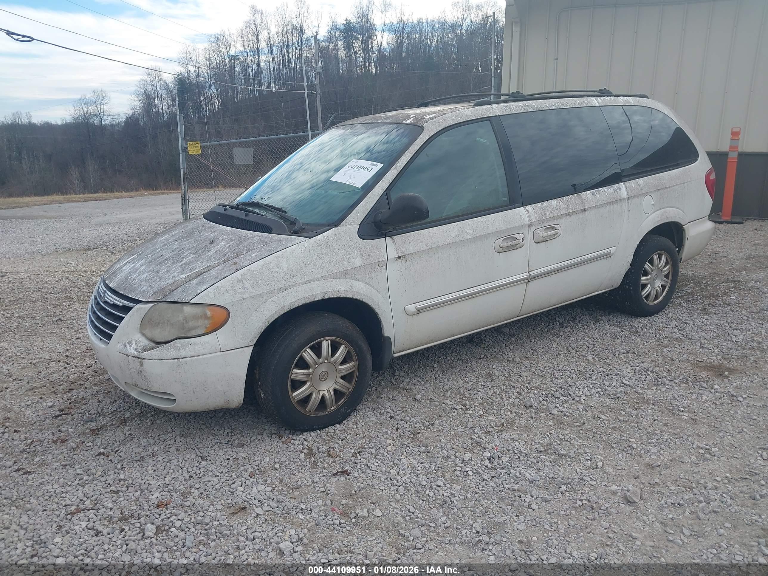 CHRYSLER TOWN image 2