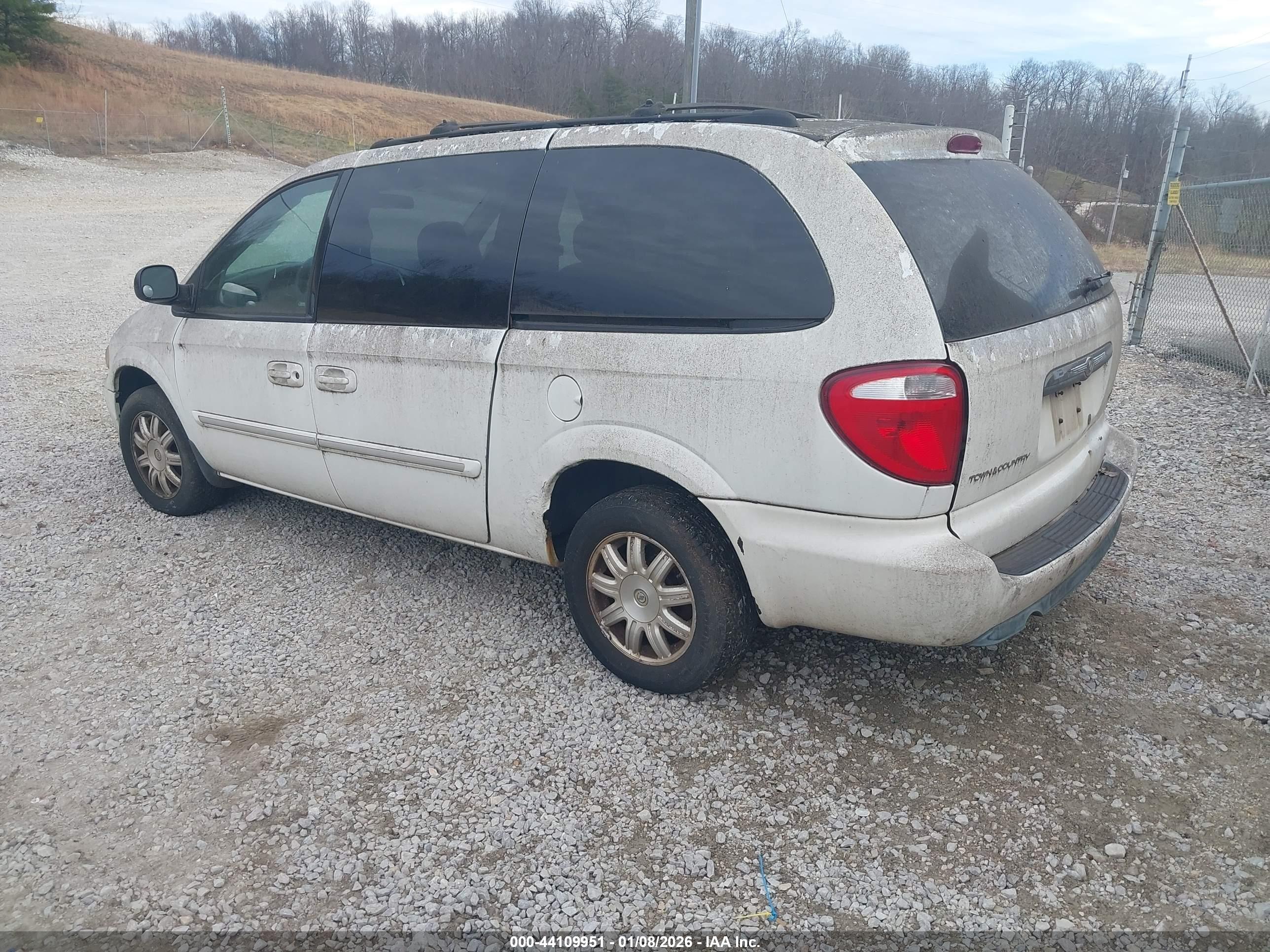 CHRYSLER TOWN image 3