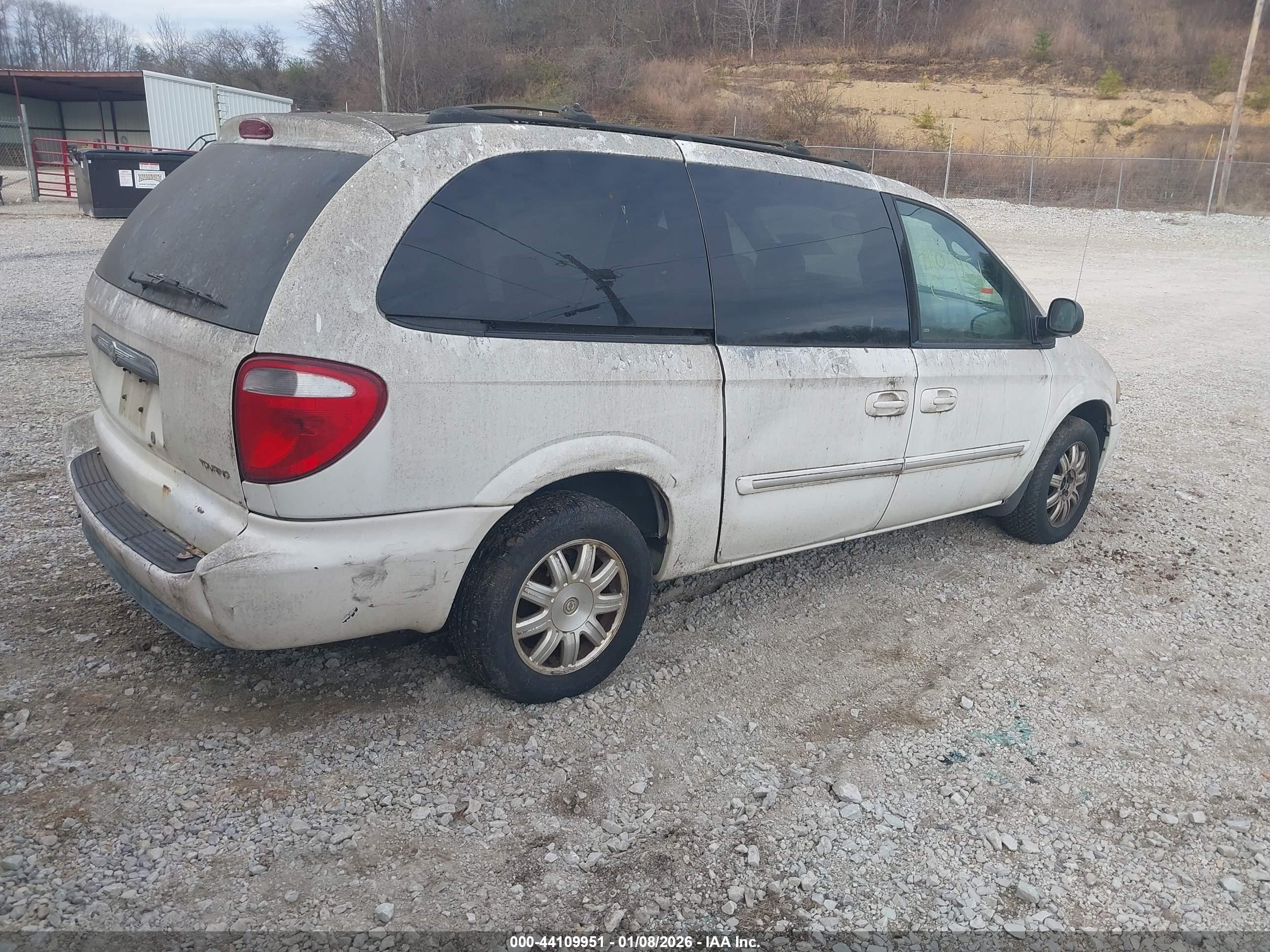 CHRYSLER TOWN image 4