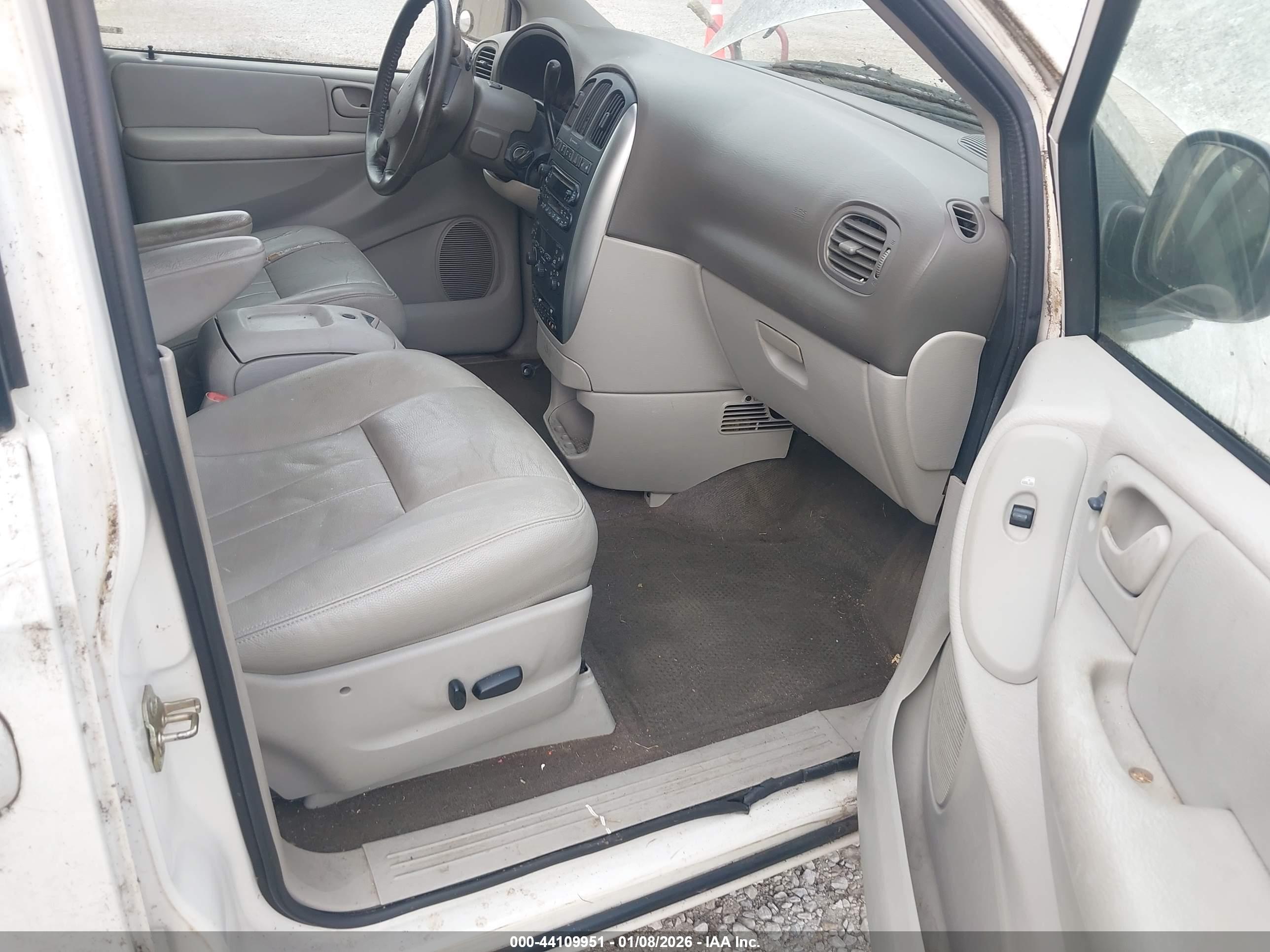 CHRYSLER TOWN image 5