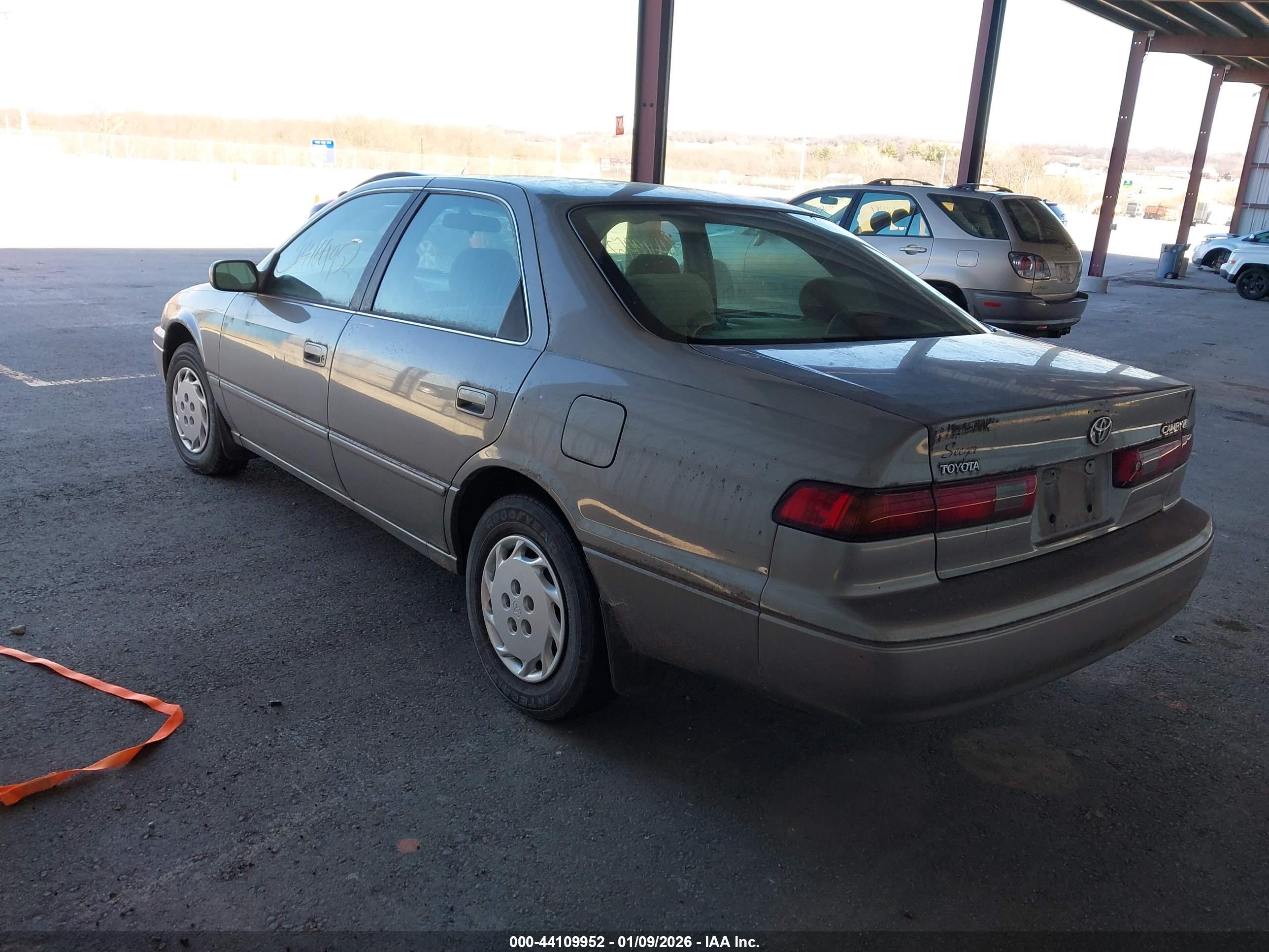 TOYOTA CAMRY image 3