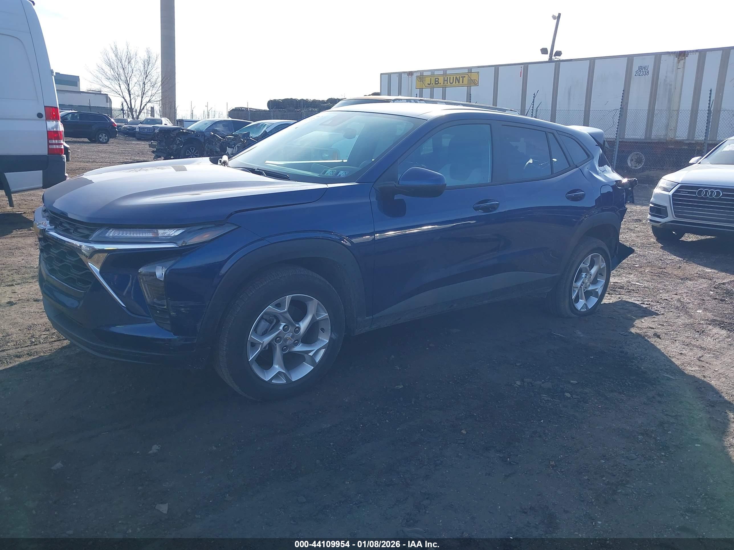 CHEVROLET TRAX image 2